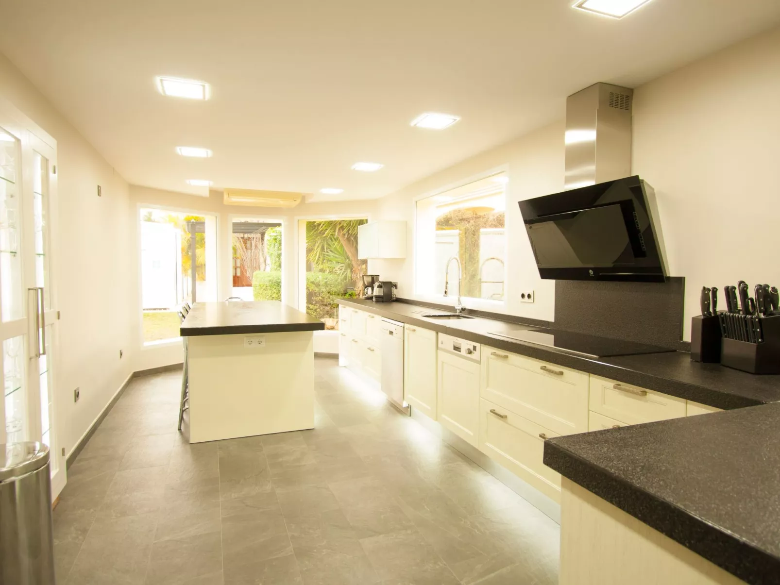 In der Nähe des Strandes, beheiztes Schwimmbad, Spielraum, Spielzimmer, etc - Draußen