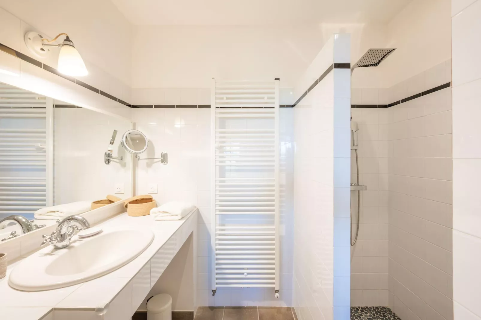 Le Mas Elaïa  votre havre familial avec piscine privée-Salle de bain