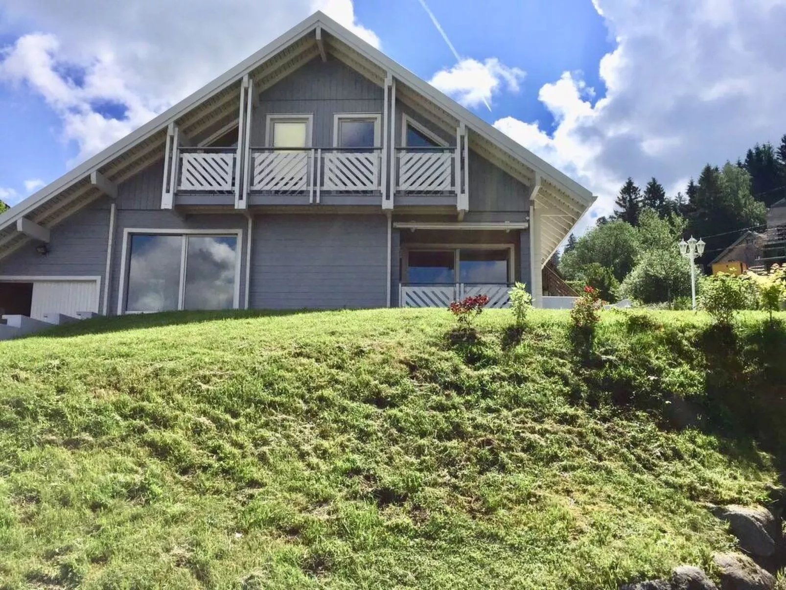 Chalet "Le Flocon Bleu" mit Blick auf das Wasser - Image-tags.info