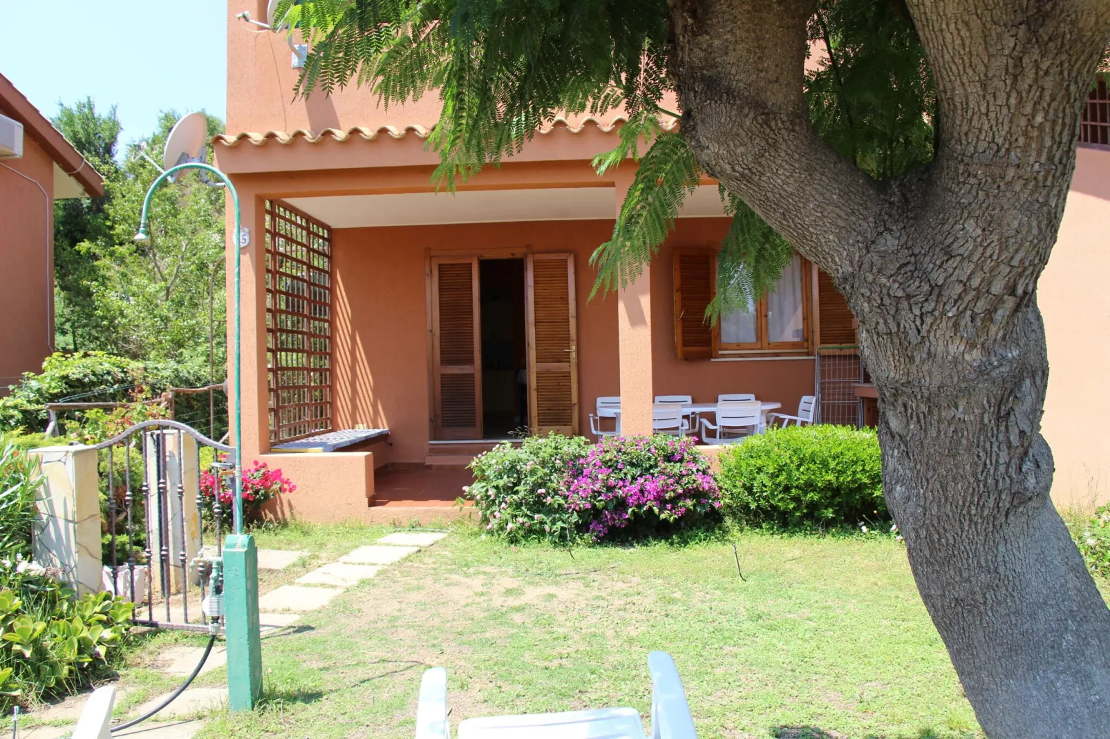 Residence Reale Marina Trilo-Gardens summer