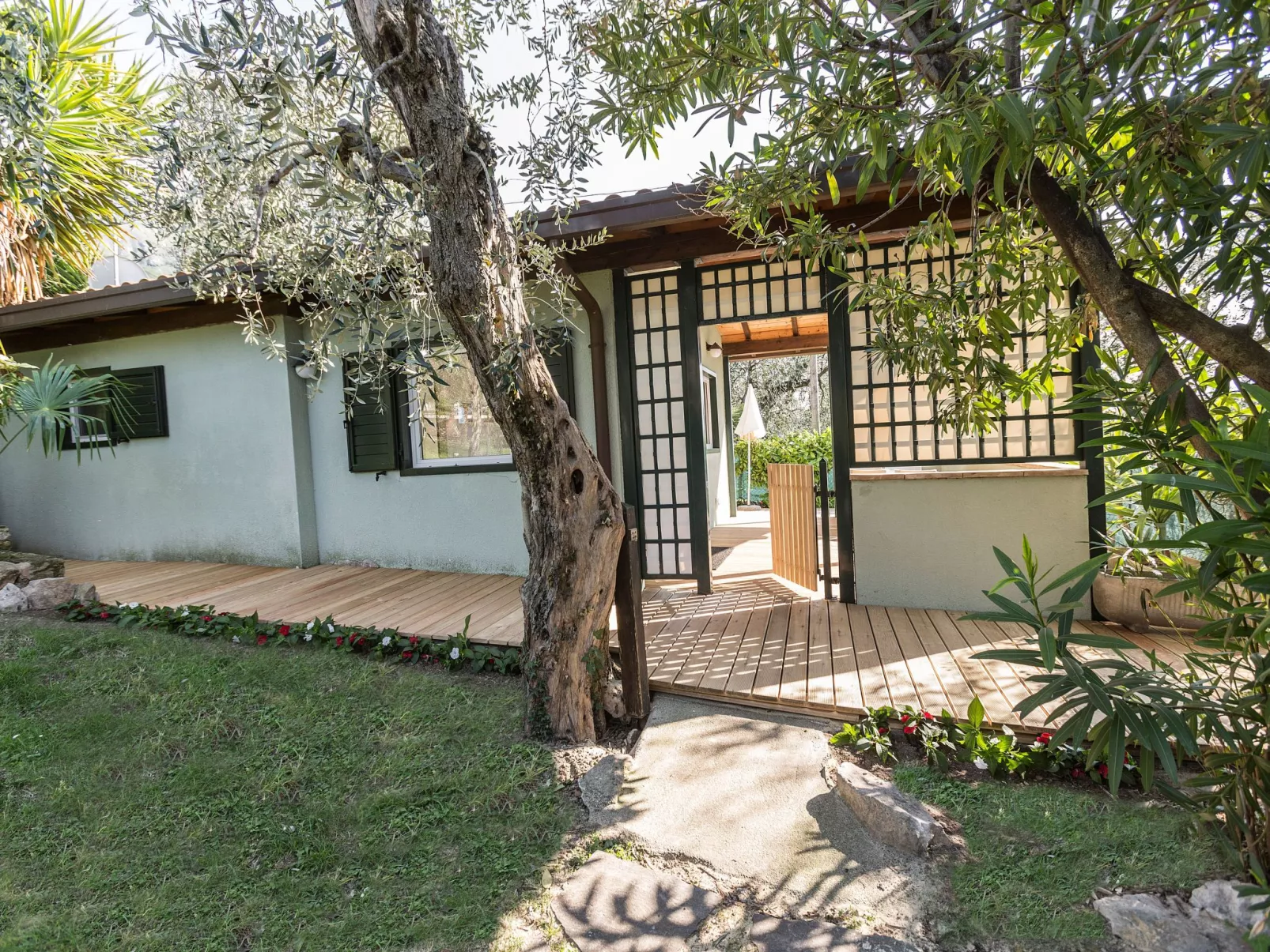 Zwei-Zimmer-Wohnung mit Seeblick, Grill und Gemeinschaftspool - Image-tags.info