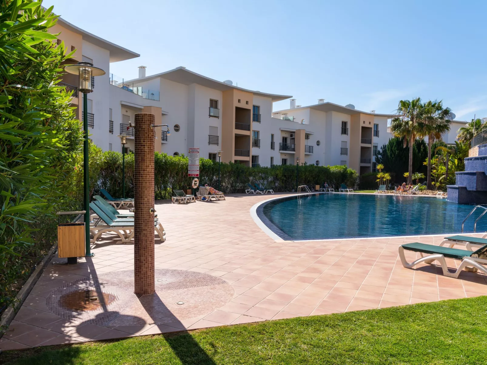 "Elena 1" mit Blick auf das Wasser - Image-tags.info