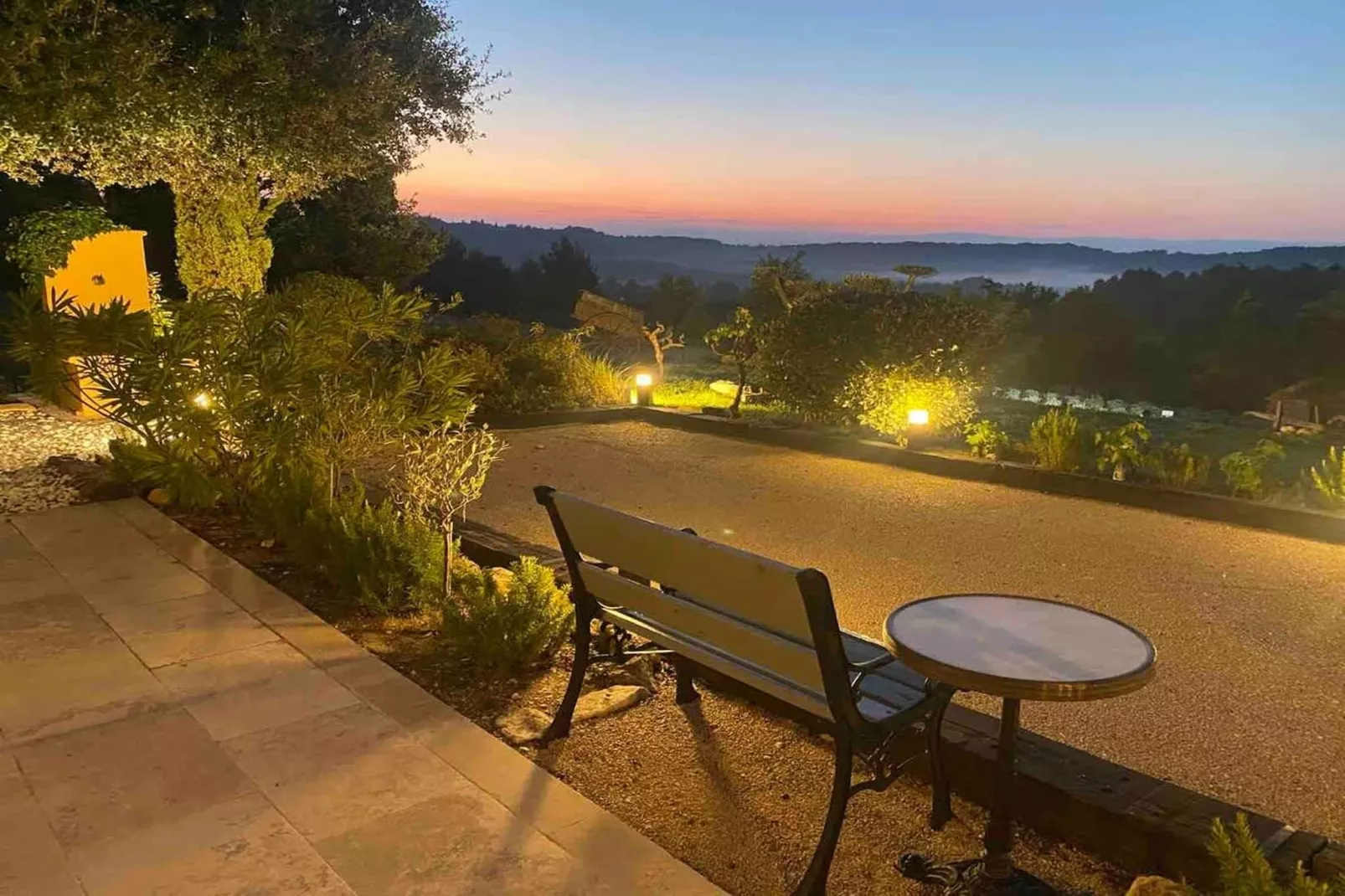 Villa provencale à Murs coeur du Luberon-View in summer