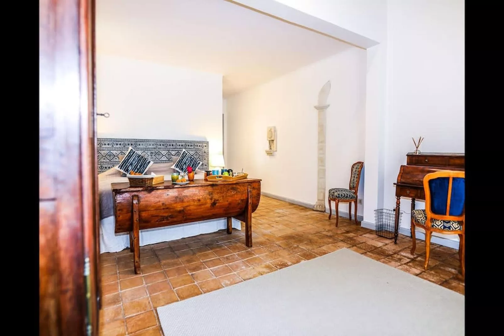 Charmant Mas Provençal avec piscine et jacuzzis-Bedroom