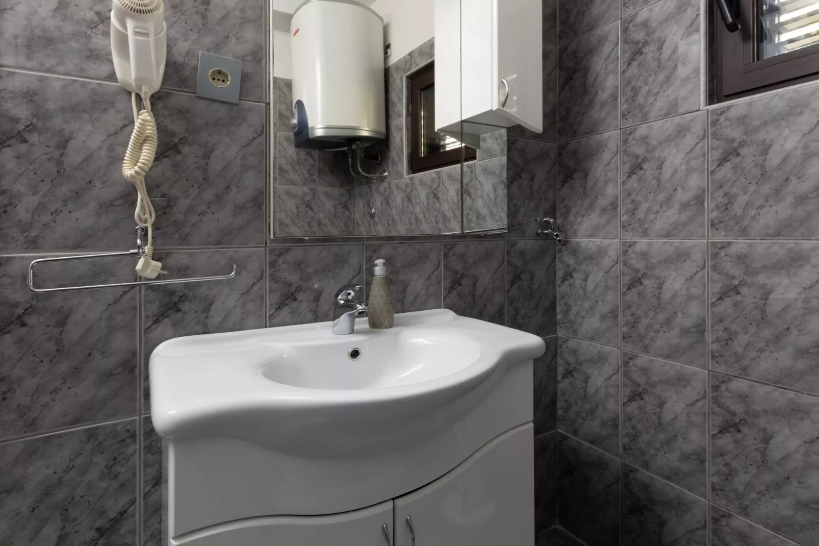 Villa Blanka - Six Bedroom Villa with Swimming Pool and Sea View-Badezimmer