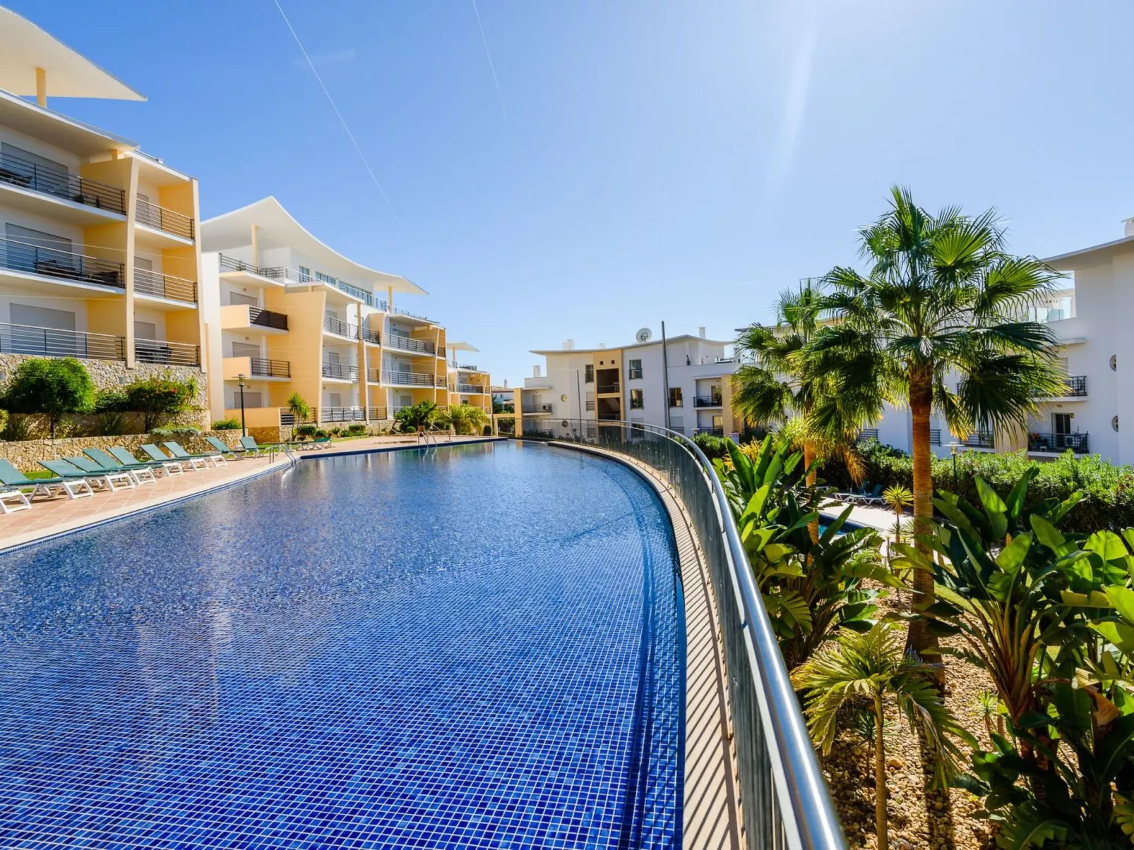 "Elena 1" mit Blick auf das Wasser - Image-tags.info