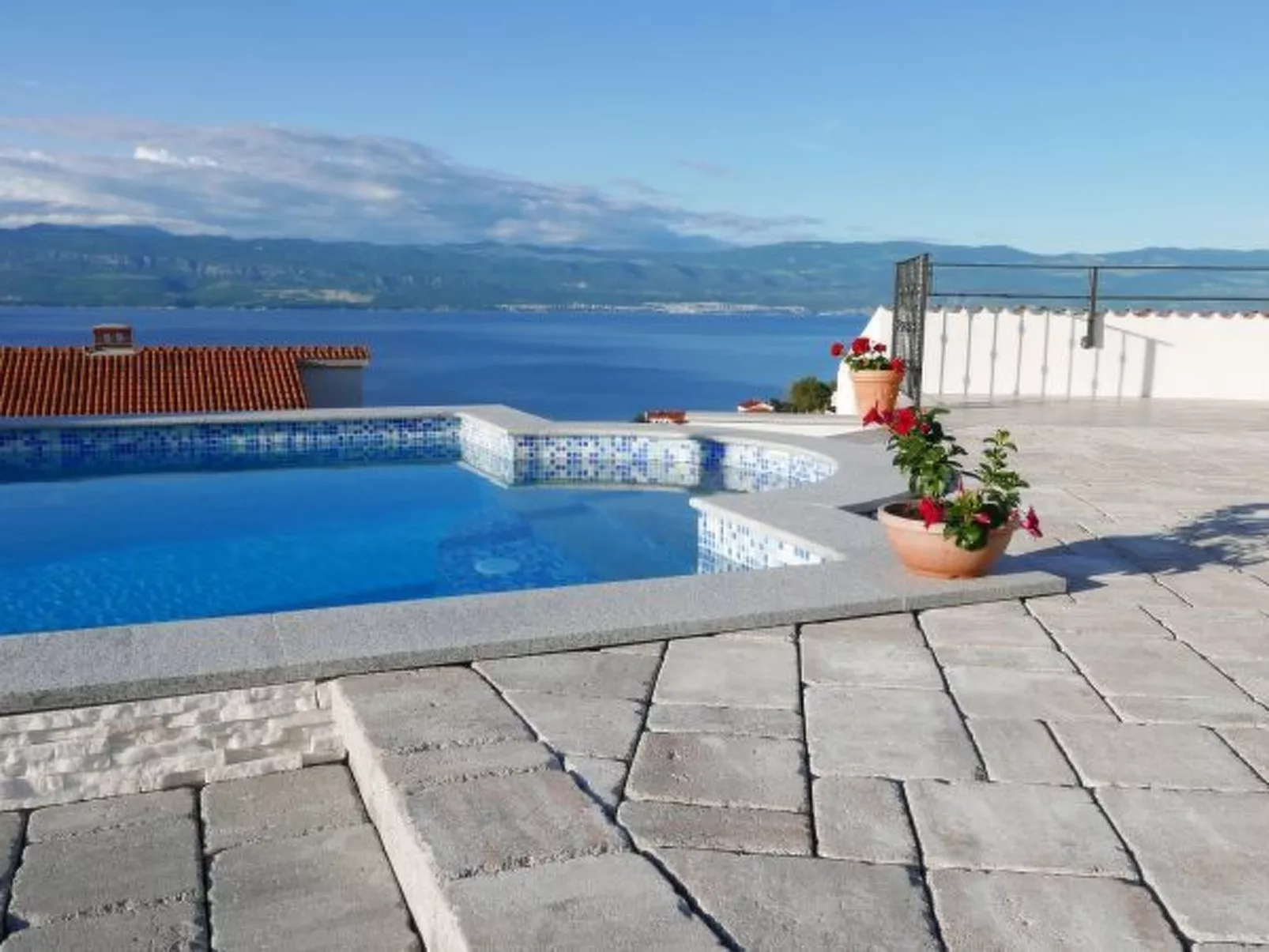 Luxuriöse Villa mit Pool und fantastischem Meerblick - Image-tags.info