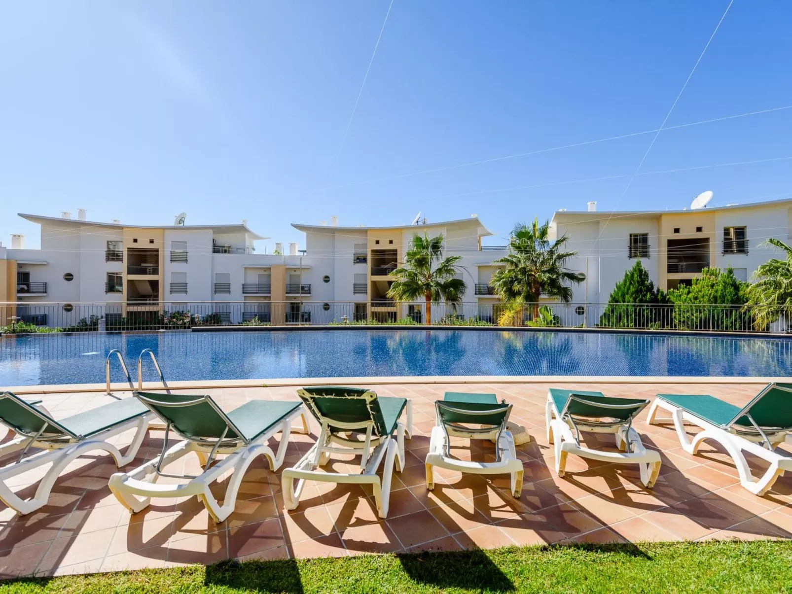 "Elena 1" mit Blick auf das Wasser - Image-tags.info