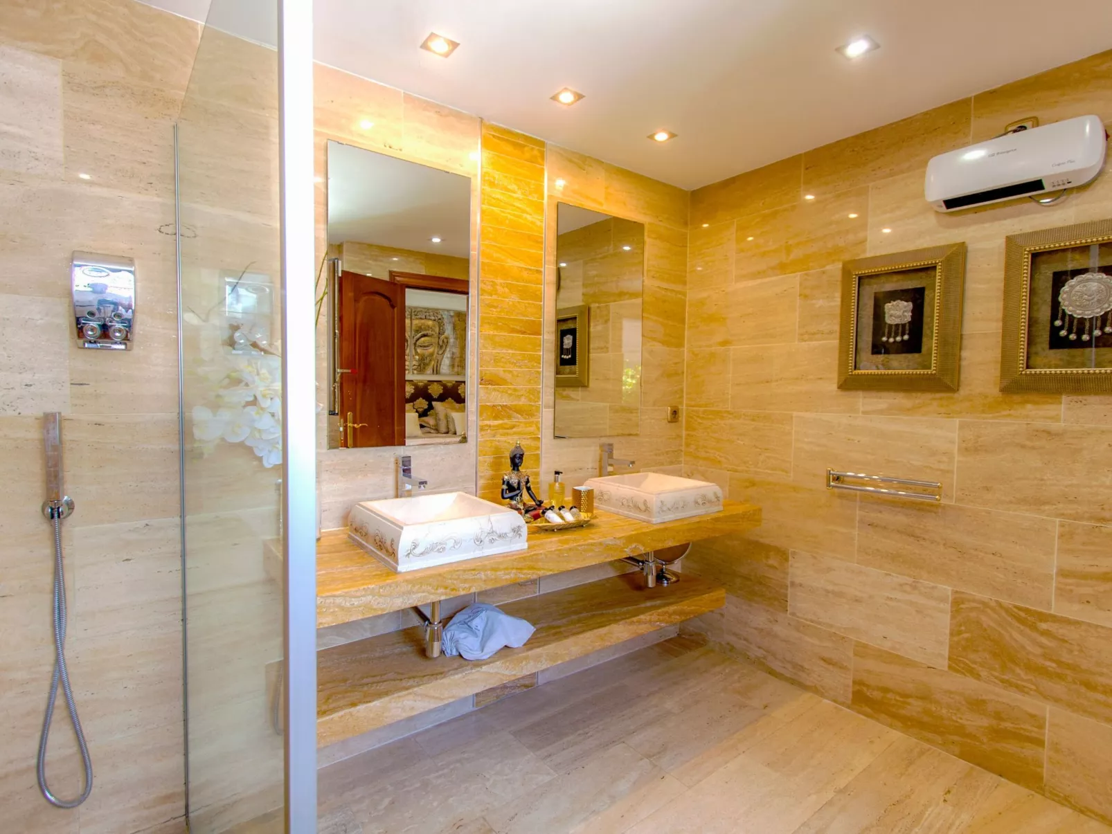 In der Nähe des Strandes, beheiztes Schwimmbad, Spielraum, Spielzimmer, etc - Drinnen