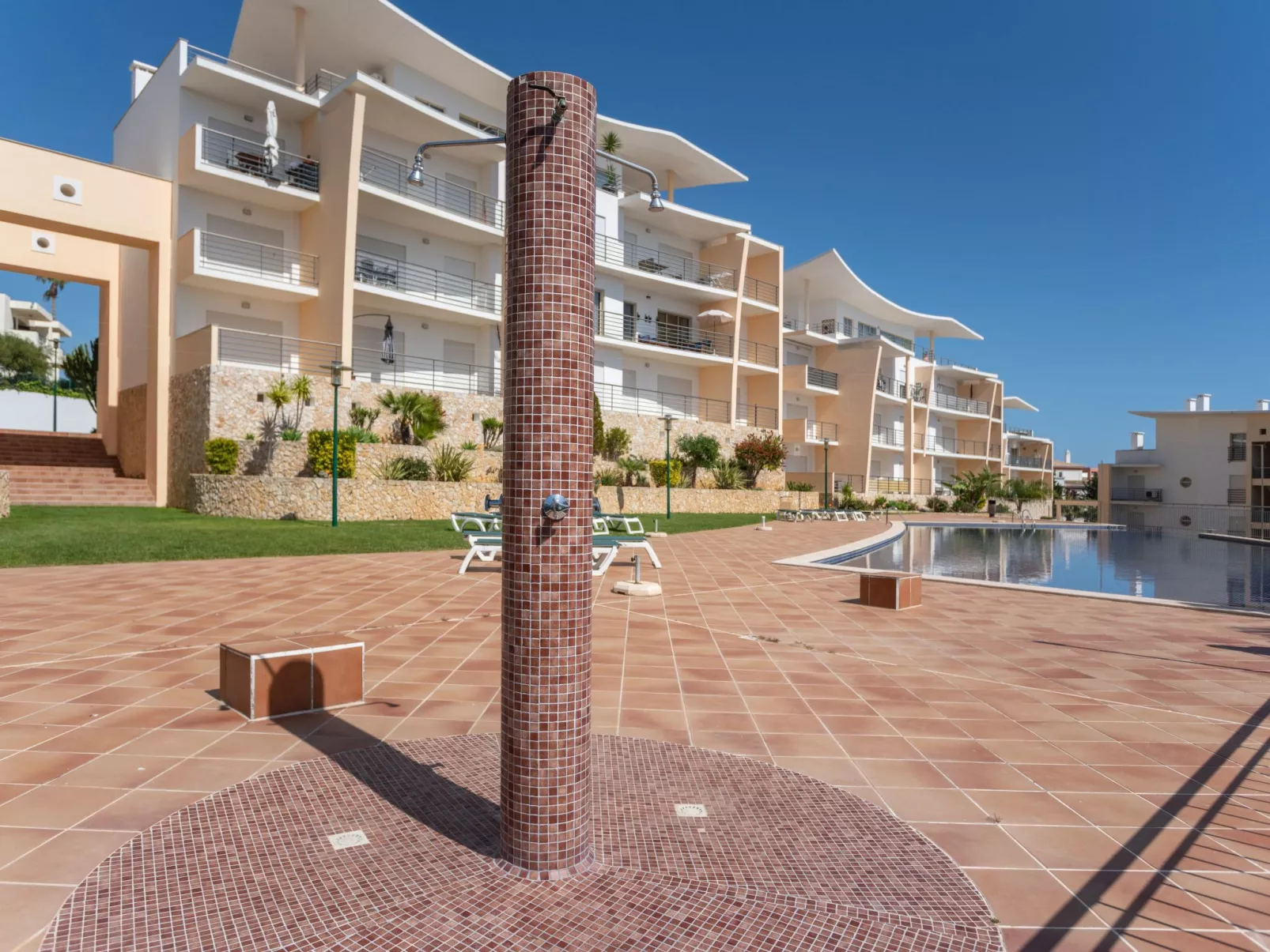 "Elena 1" mit Blick auf das Wasser - Image-tags.info