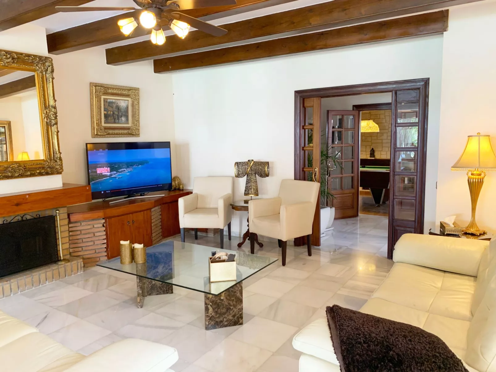 In der Nähe des Strandes, beheiztes Schwimmbad, Spielraum, Spielzimmer, etc - Drinnen