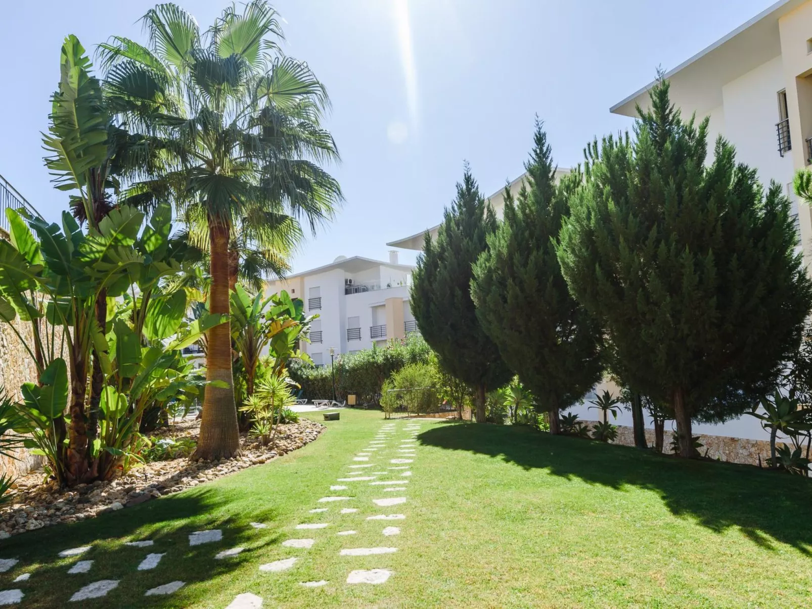 "Elena 2" mit Blick auf das Wasser - Image-tags.info