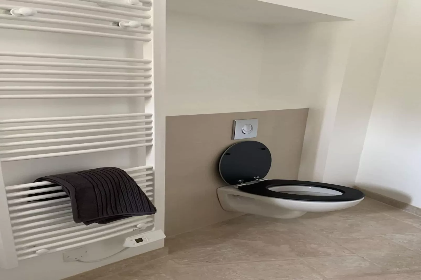 Charmant Mas Provençal avec piscine et jacuzzis-Bathroom