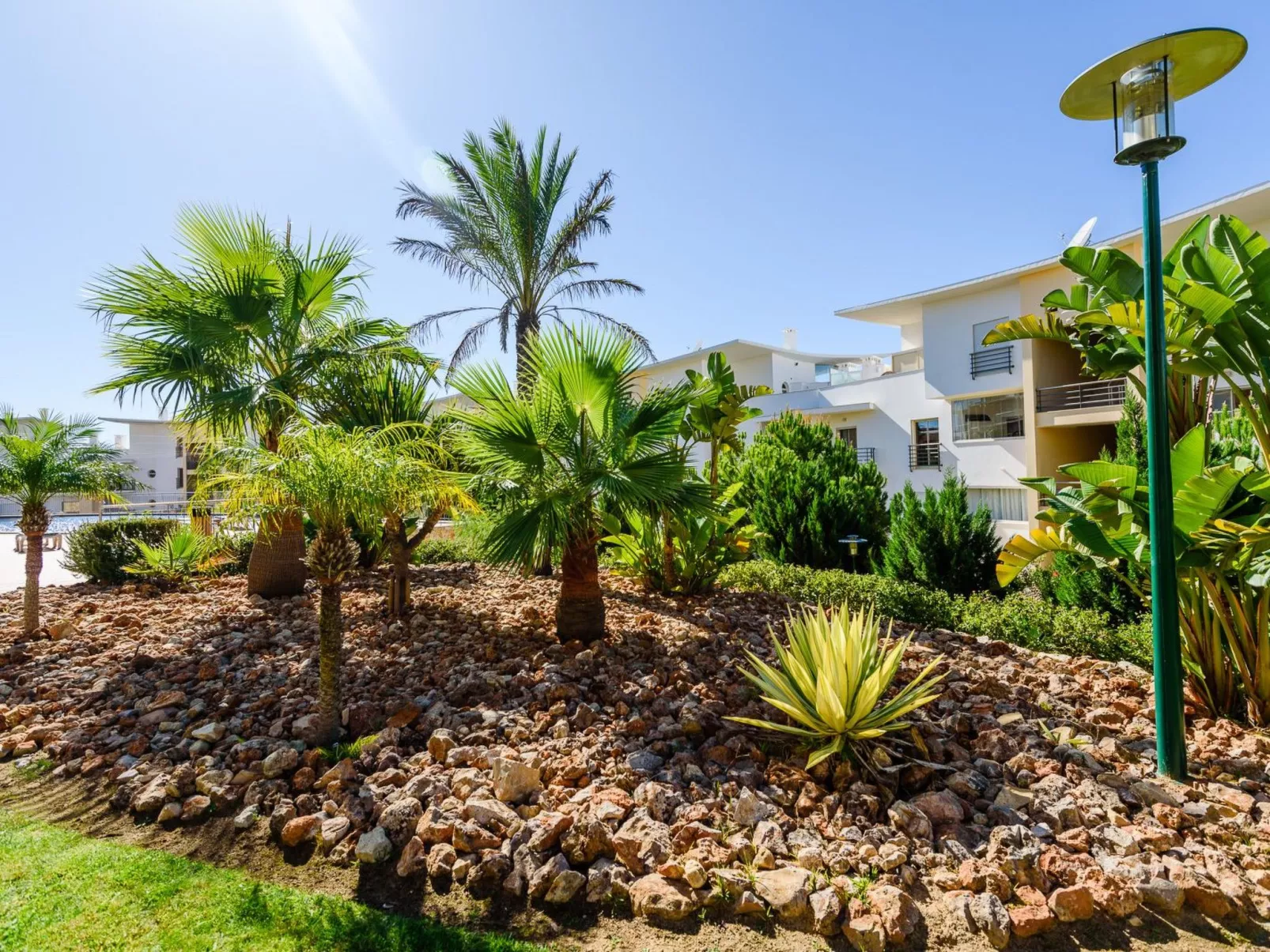 "Elena 2" mit Blick auf das Wasser - Image-tags.info