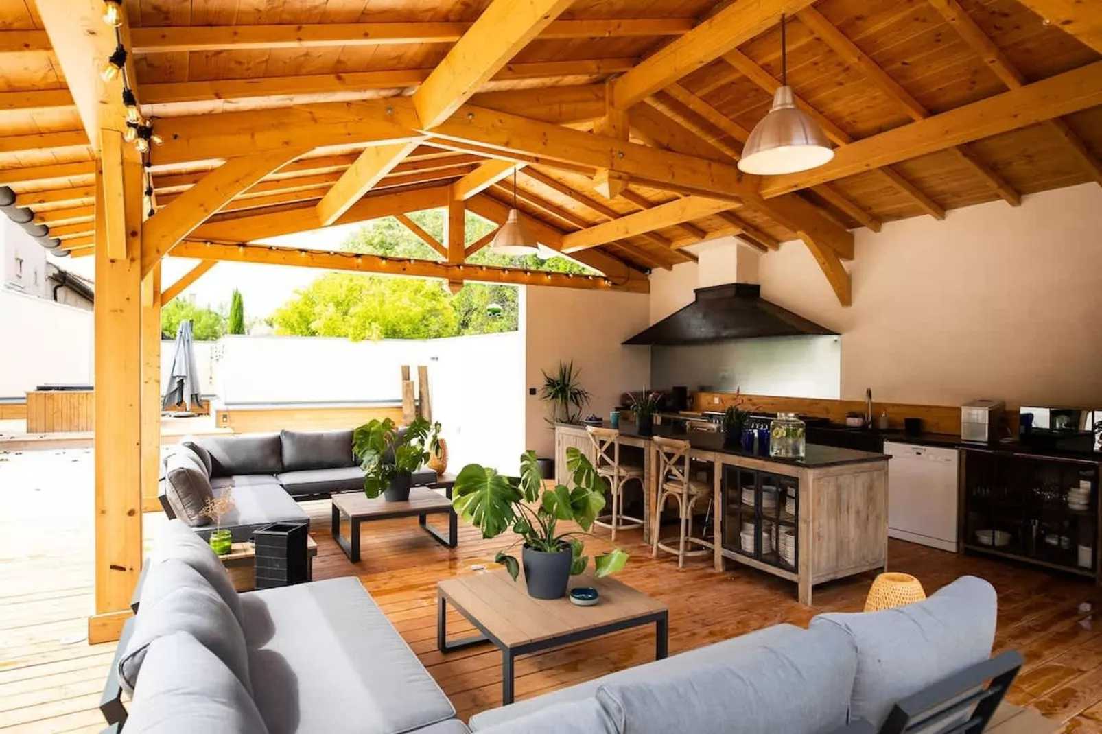 Charmant Mas Provençal avec piscine et jacuzzis-Terrace balcony