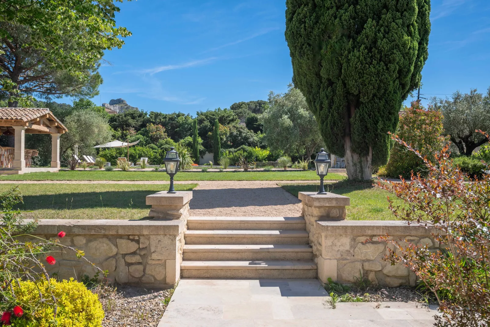 Mas prestigieux au coeur de Saint-Remy-de-Provence-Garten Sommer
