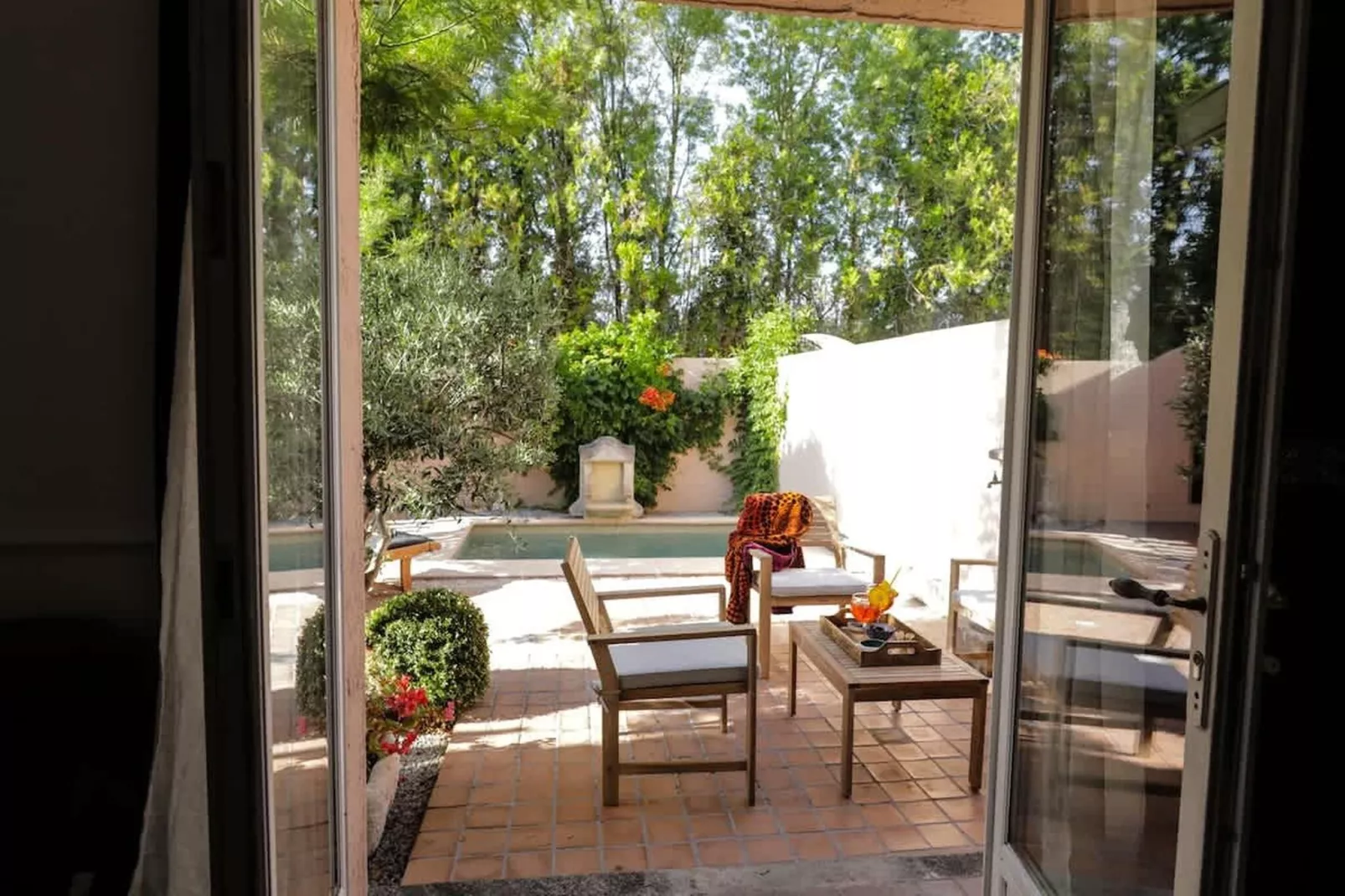 Charmant Mas Provençal avec piscine et jacuzzis-Terrace balcony