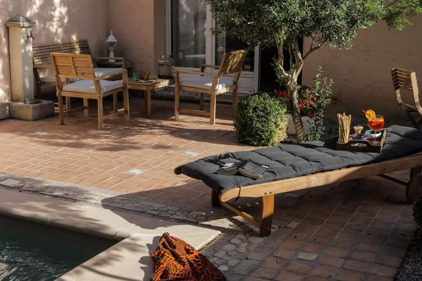 Charmant Mas Provençal avec piscine et jacuzzis-Terrace balcony