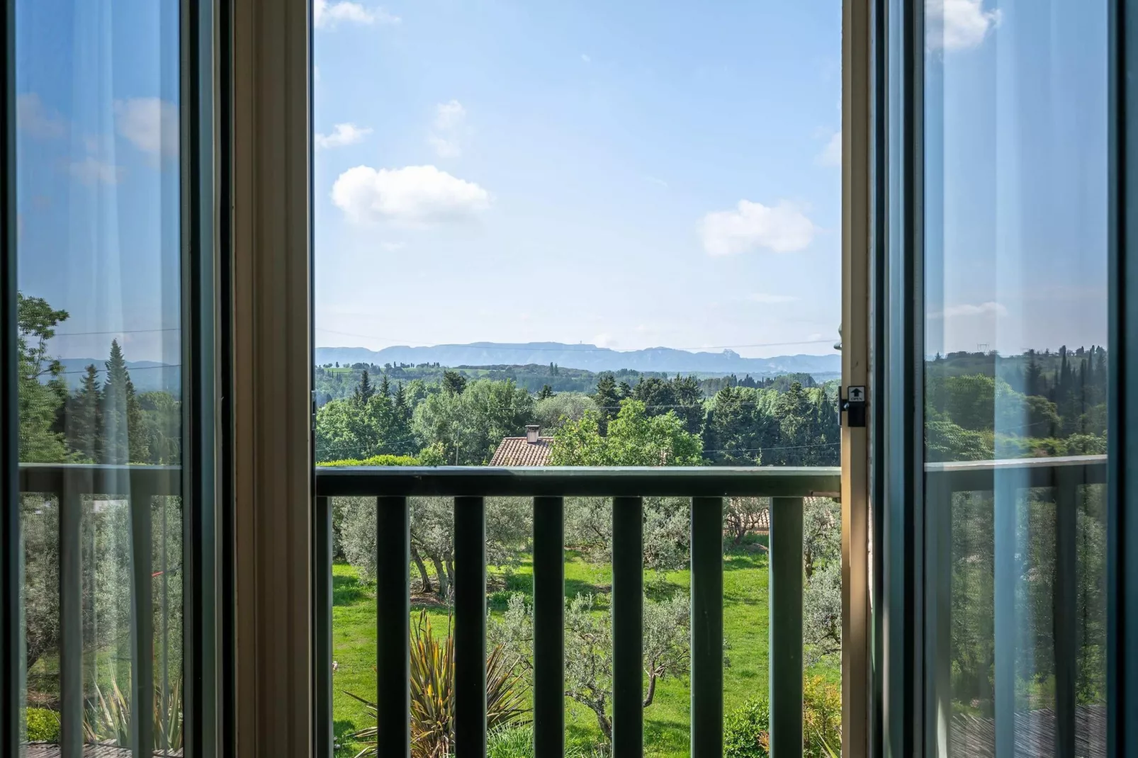 Le Mas Elaïa  votre havre familial avec piscine privée-Vue d'été