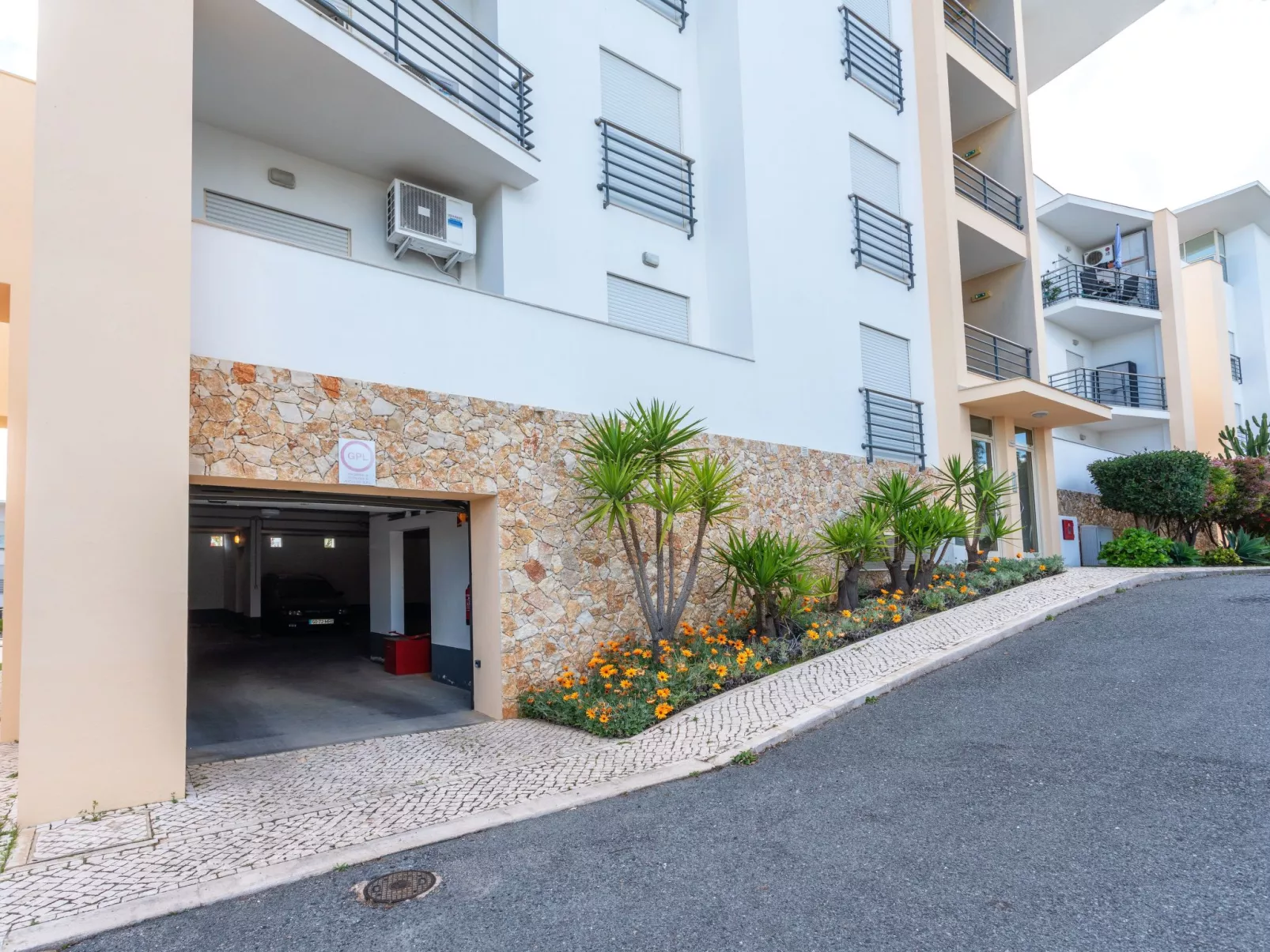 "Elena 1" mit Blick auf das Wasser - Image-tags.info