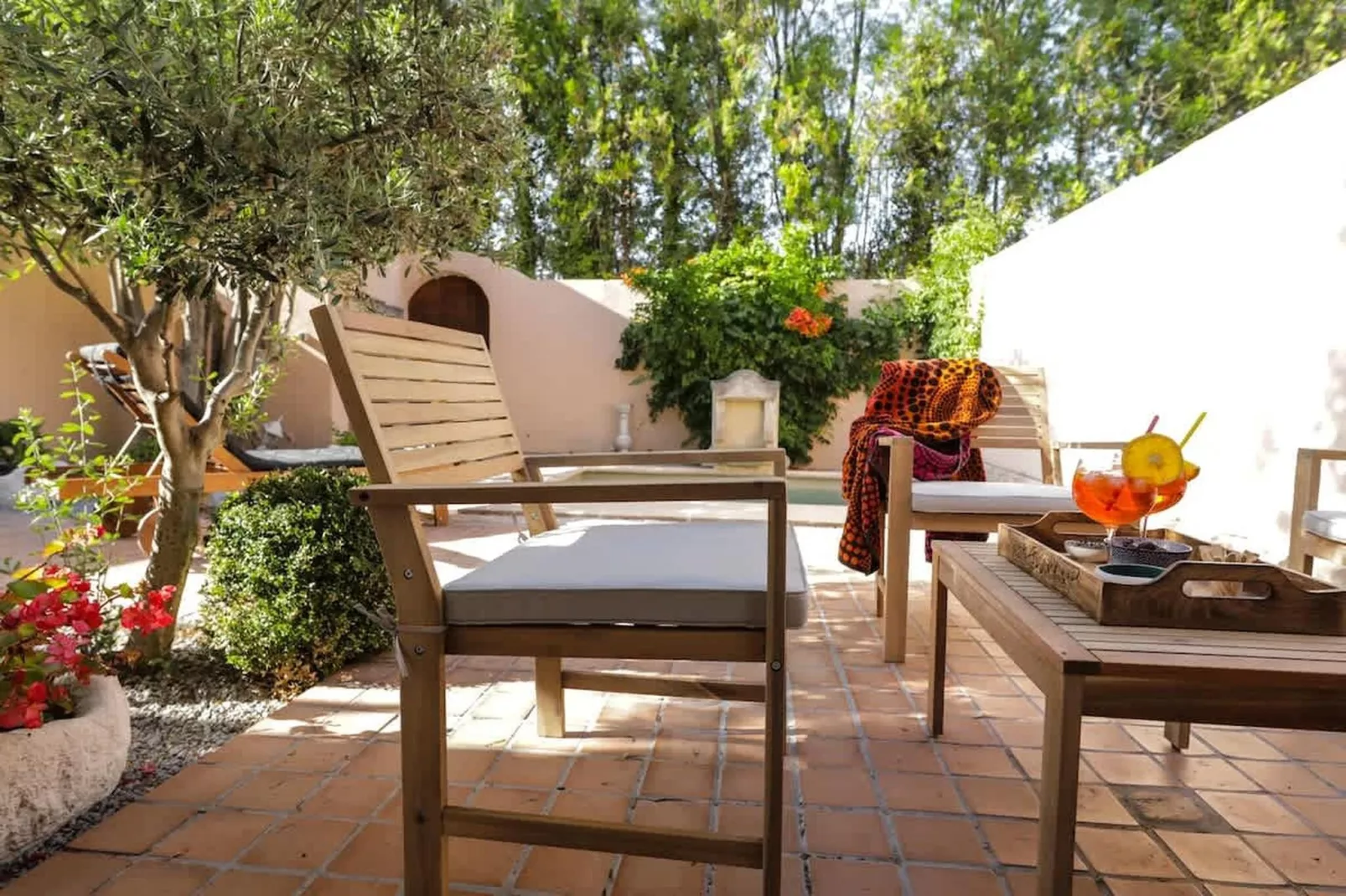 Charmant Mas Provençal avec piscine et jacuzzis-Terrace balcony