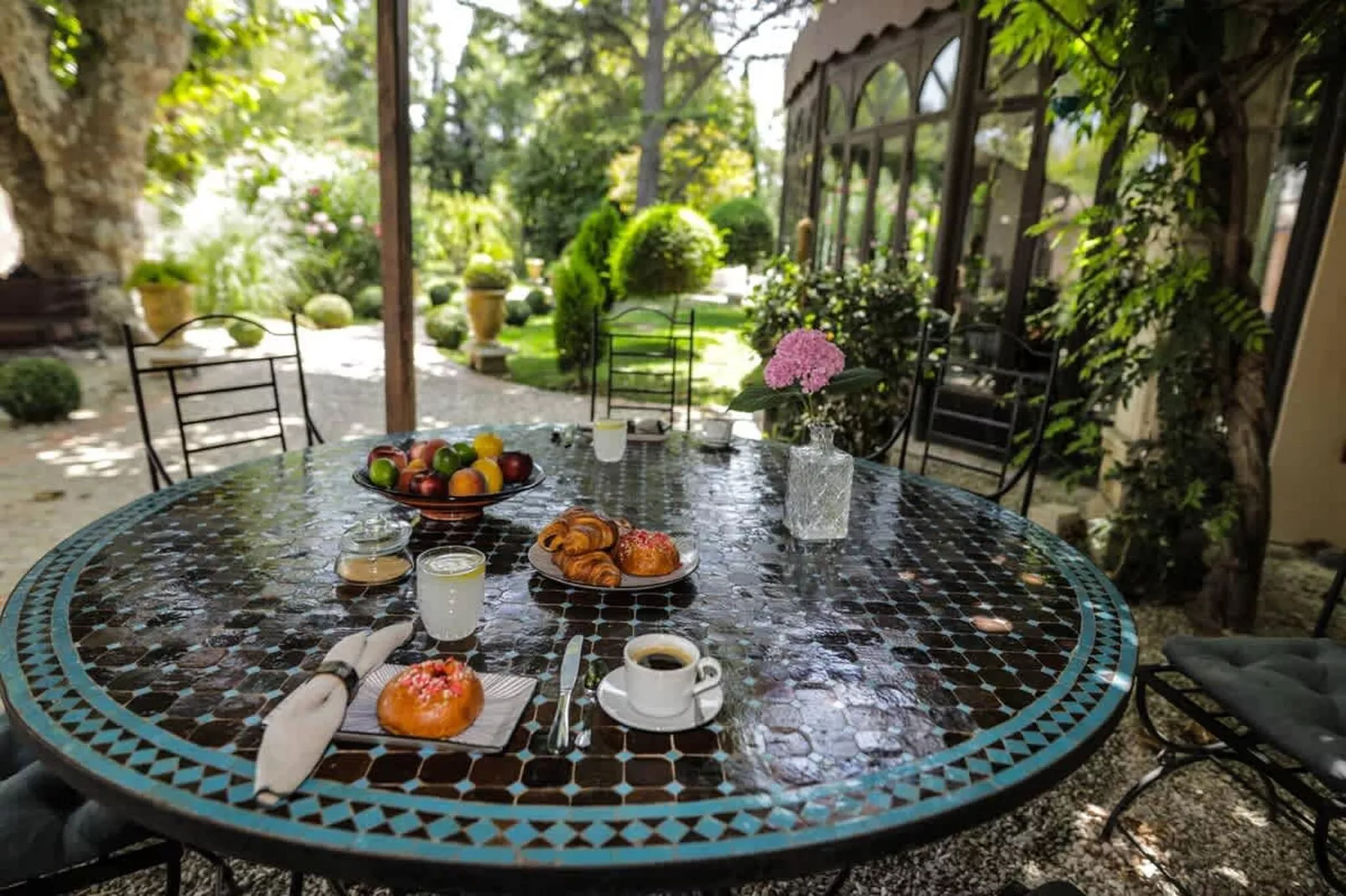 Charmant Mas Provençal avec piscine et jacuzzis-Terrace balcony