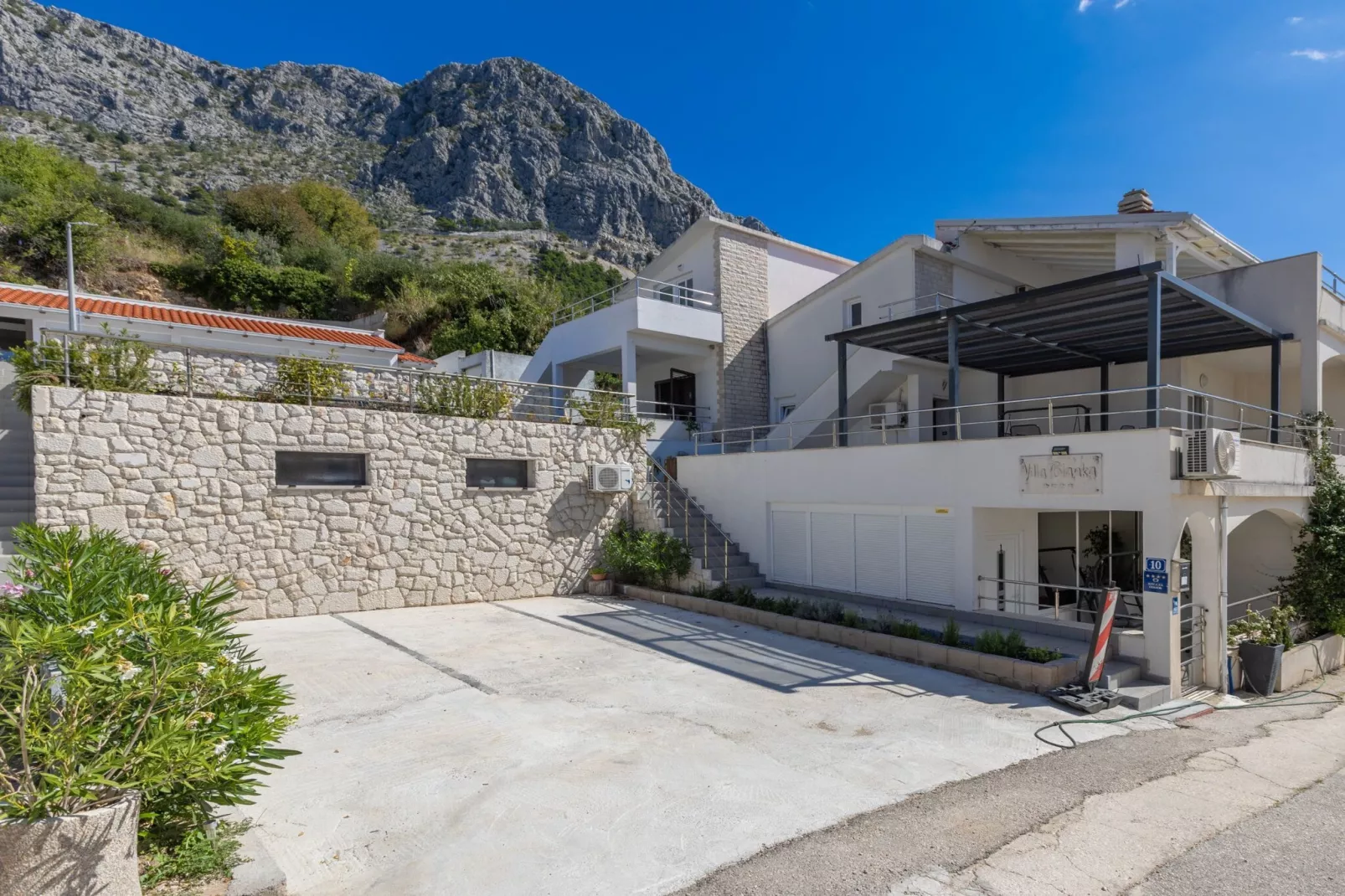 Villa Blanka - Six Bedroom Villa with Swimming Pool and Sea View-Ambiente