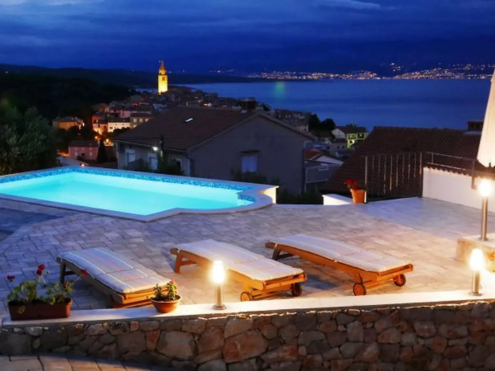 Luxuriöse Villa mit Pool und fantastischem Meerblick - Image-tags.info