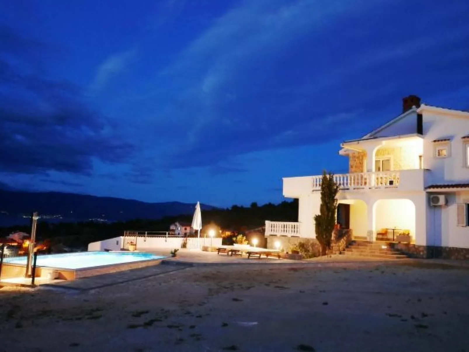 Luxuriöse Villa mit Pool und fantastischem Meerblick - Image-tags.info