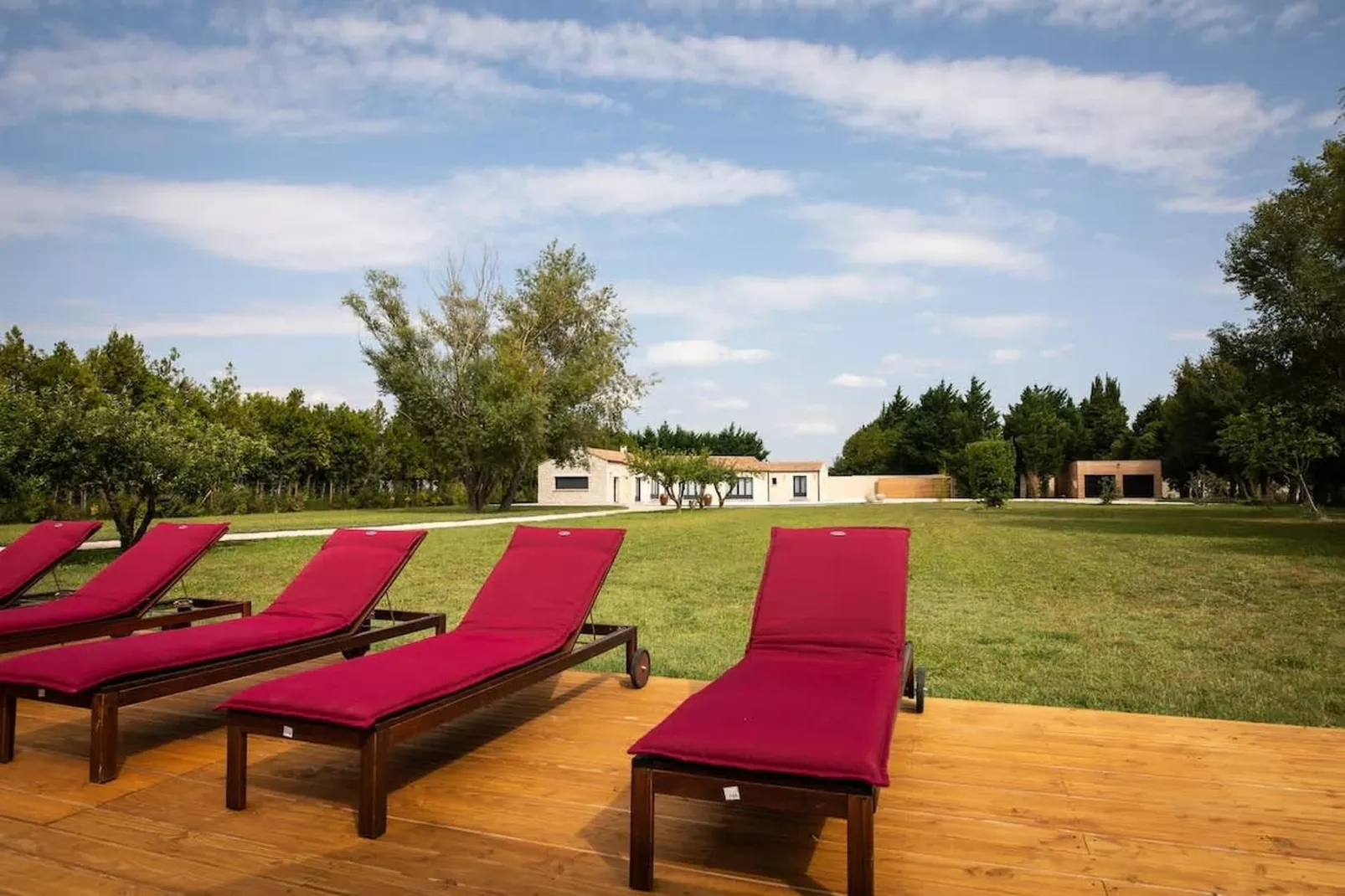 Charmant Mas Provençal avec piscine et jacuzzis-Gardens in summer