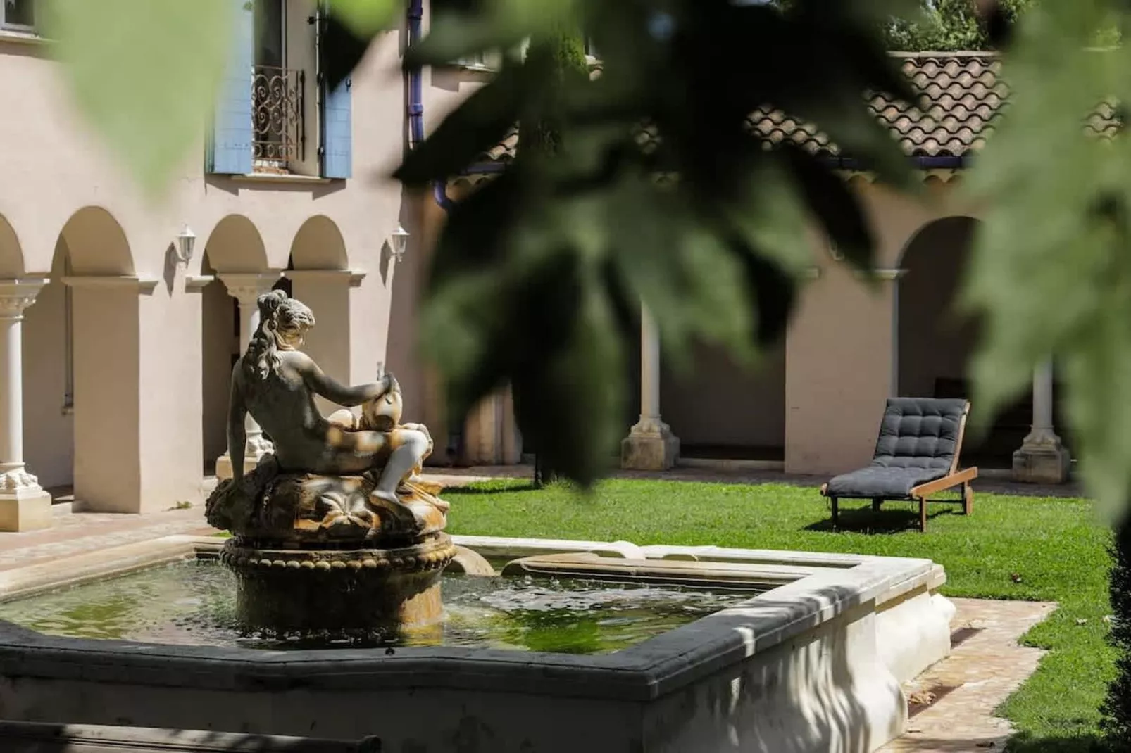 Charmant Mas Provençal avec piscine et jacuzzis-Gardens in summer