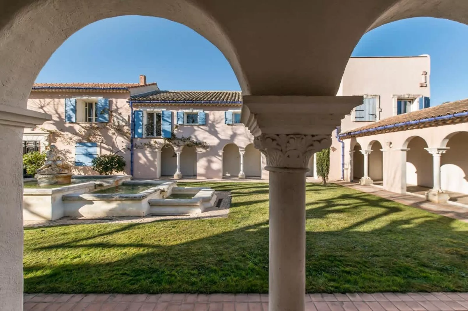 Charmant Mas Provençal avec piscine et jacuzzis-Gardens in summer