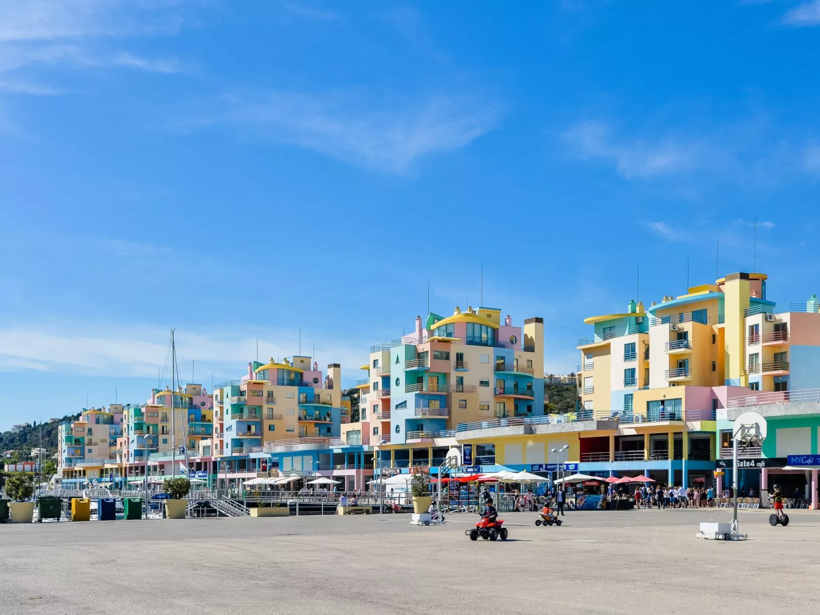 "Elena 2" mit Blick auf das Wasser - Image-tags.info