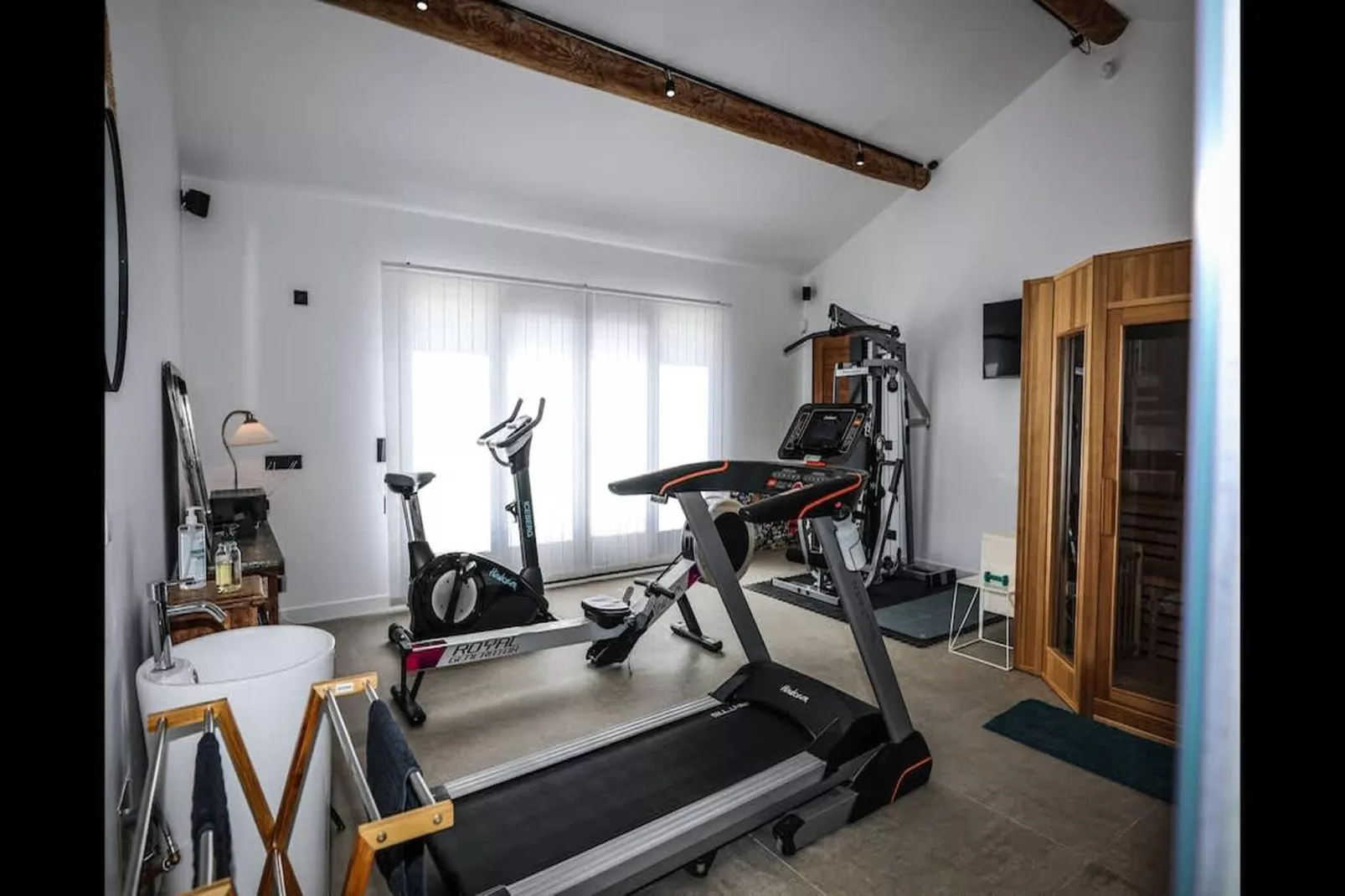 Charmant Mas Provençal avec piscine et jacuzzis-Gym