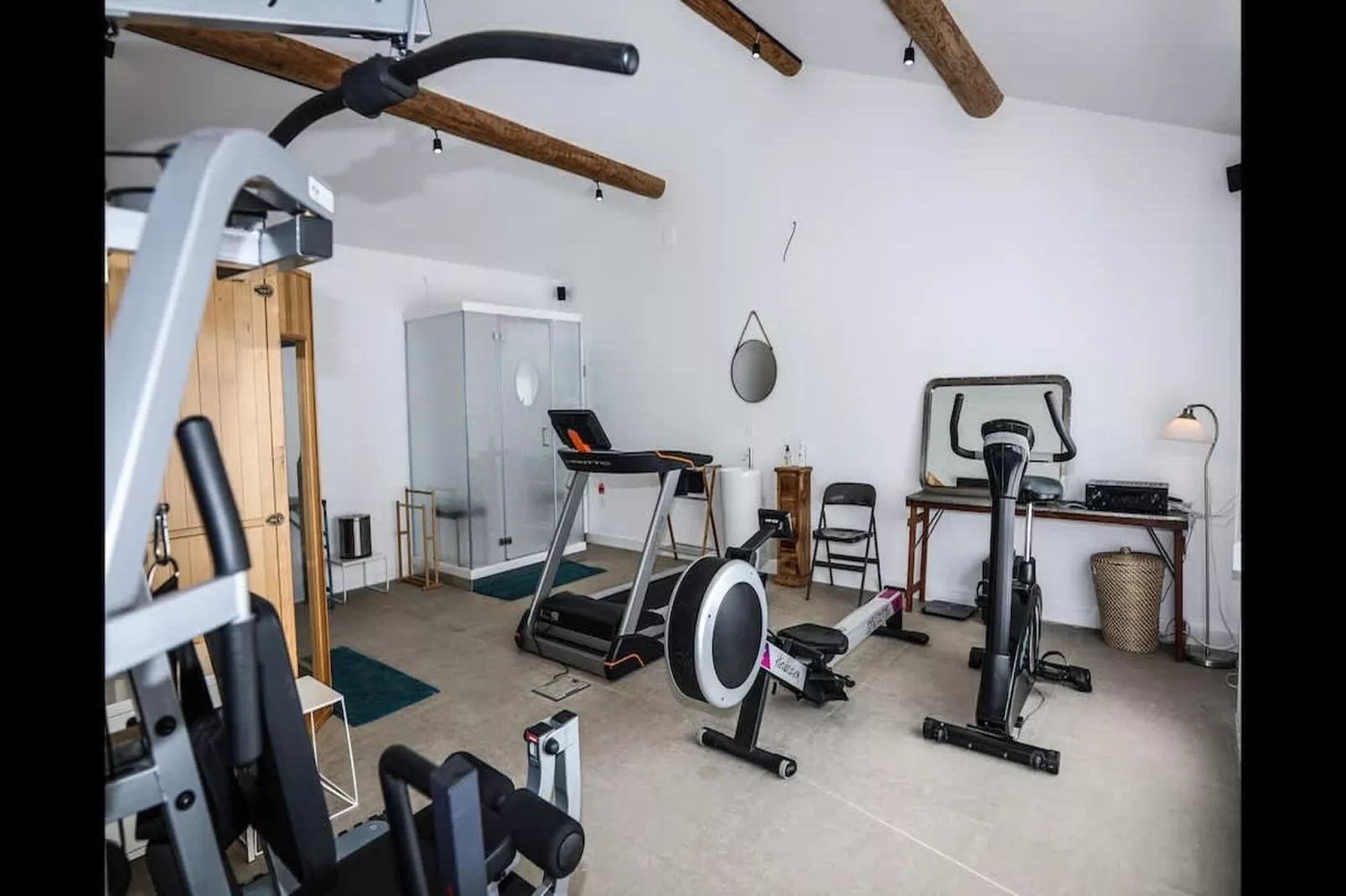 Charmant Mas Provençal avec piscine et jacuzzis-Gym