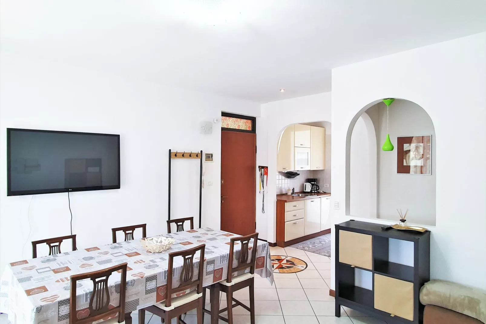 BOS03/3-Dining room