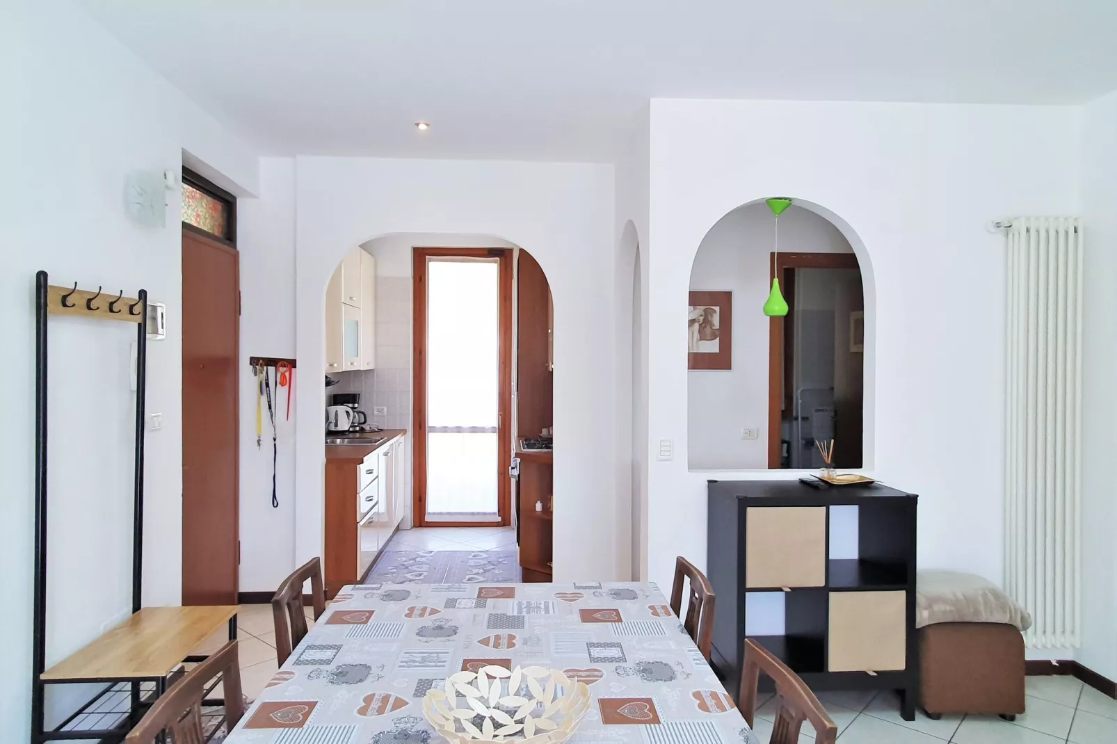 BOS03/3-Dining room