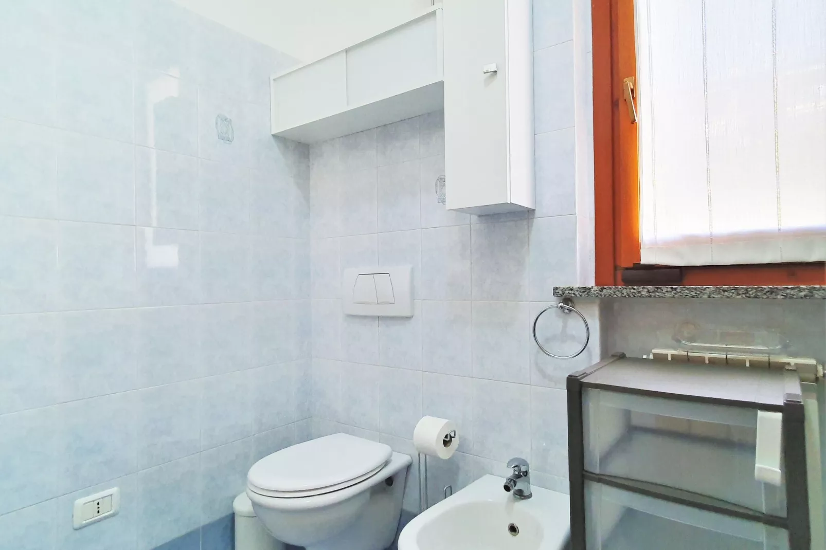 BOS03/3-Bathroom