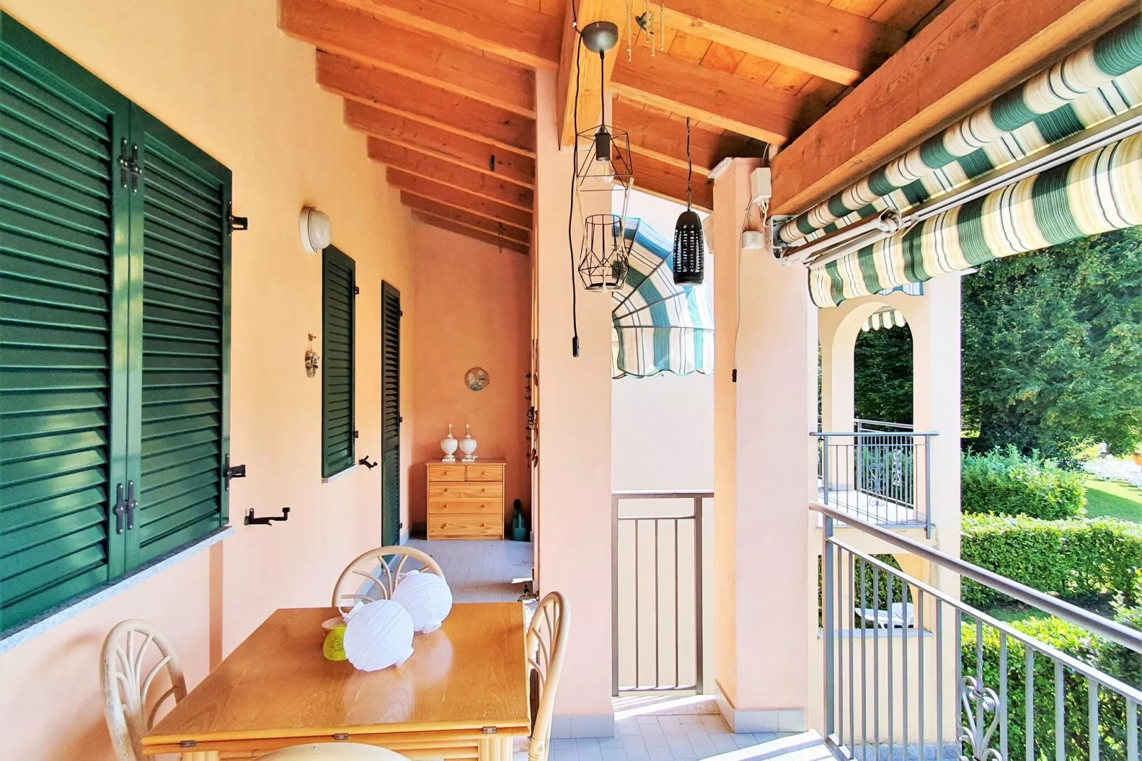 BOS03/3-Terrace balcony