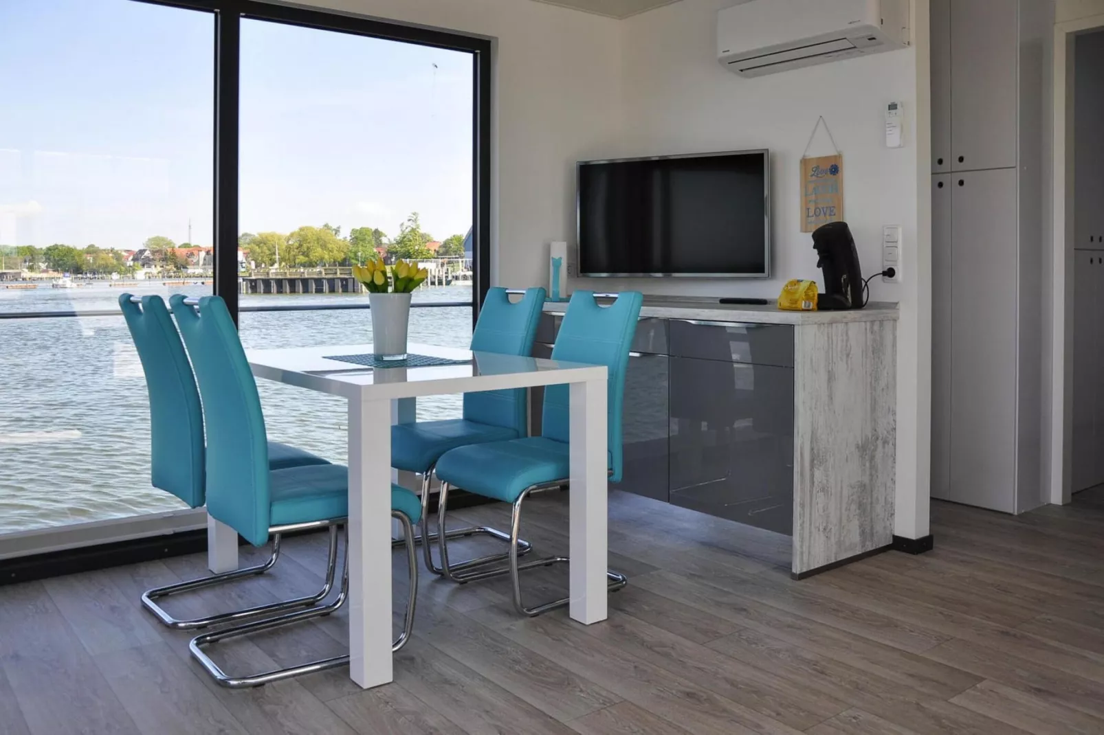 Houseboat Floating House "Leni", Ribnitz-Damgarten-Leni-Dining room