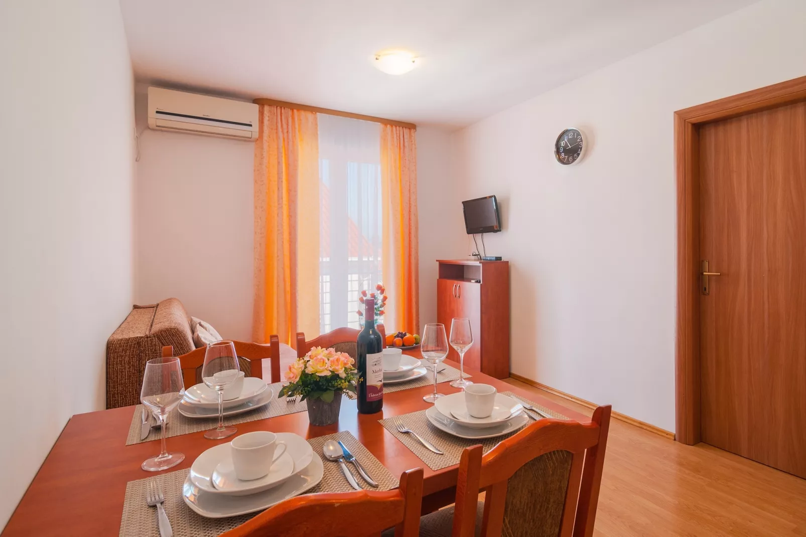 Apartments Island Beat - One Bedroom Apartment with Balcony and Sea View (A1) (ST) - Dining room