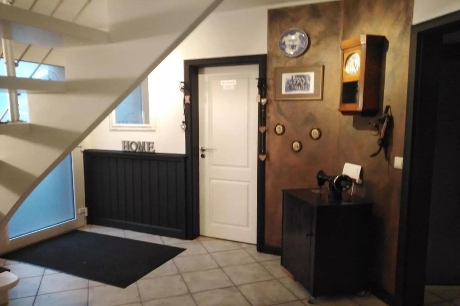 509295-Hall & reception