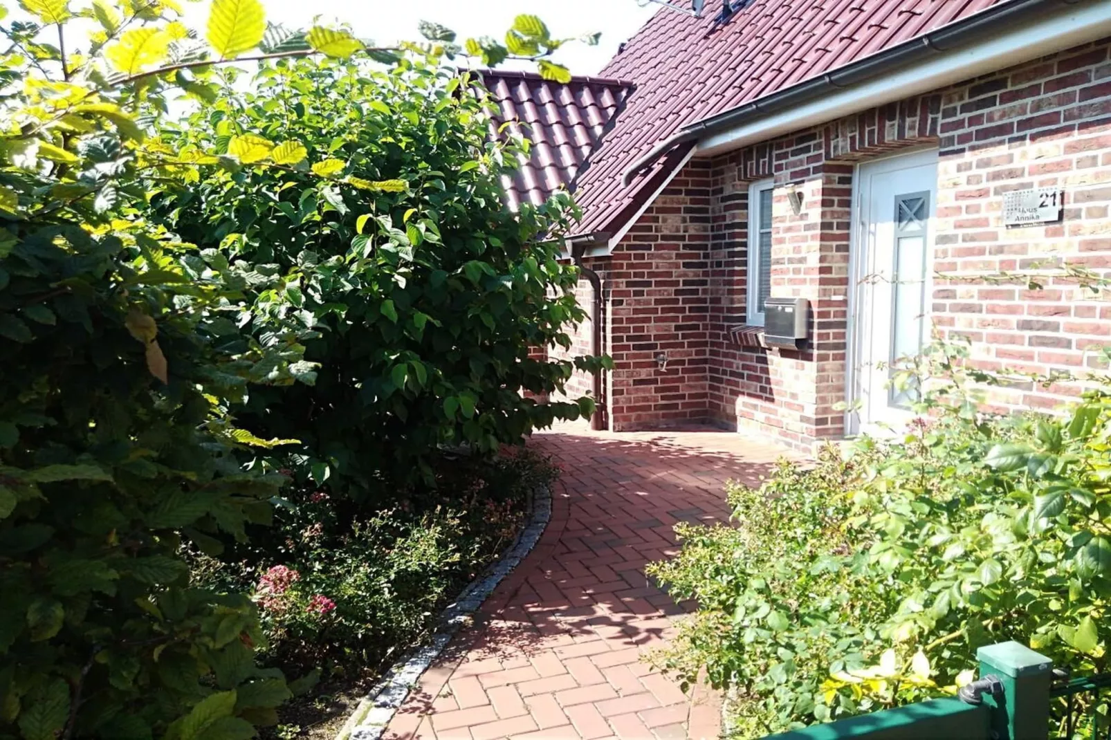 512145-Exterior in summer