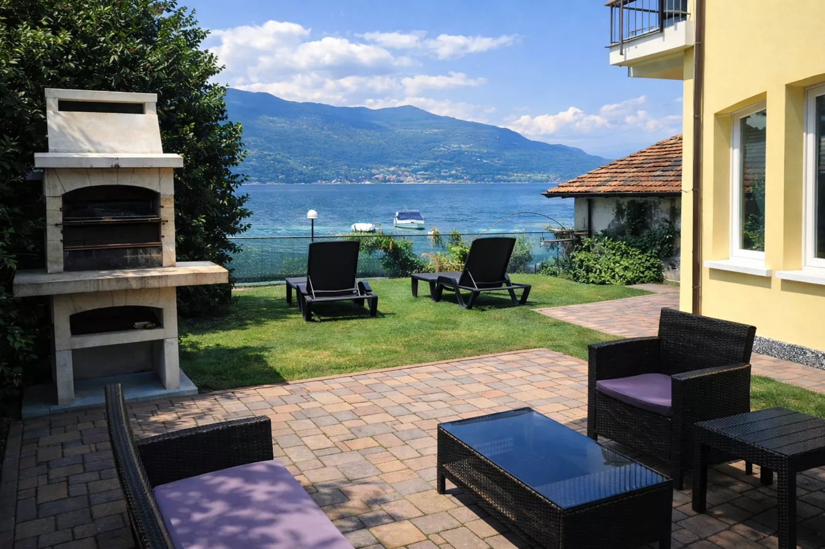 HAM - Haus am See - Gardens in summer