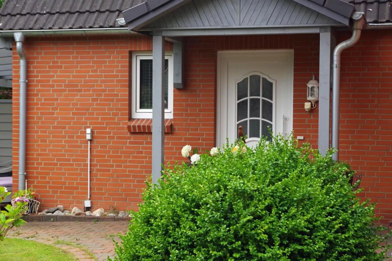 Niebüll-Ferienhaus Seebrise-Exterior in summer