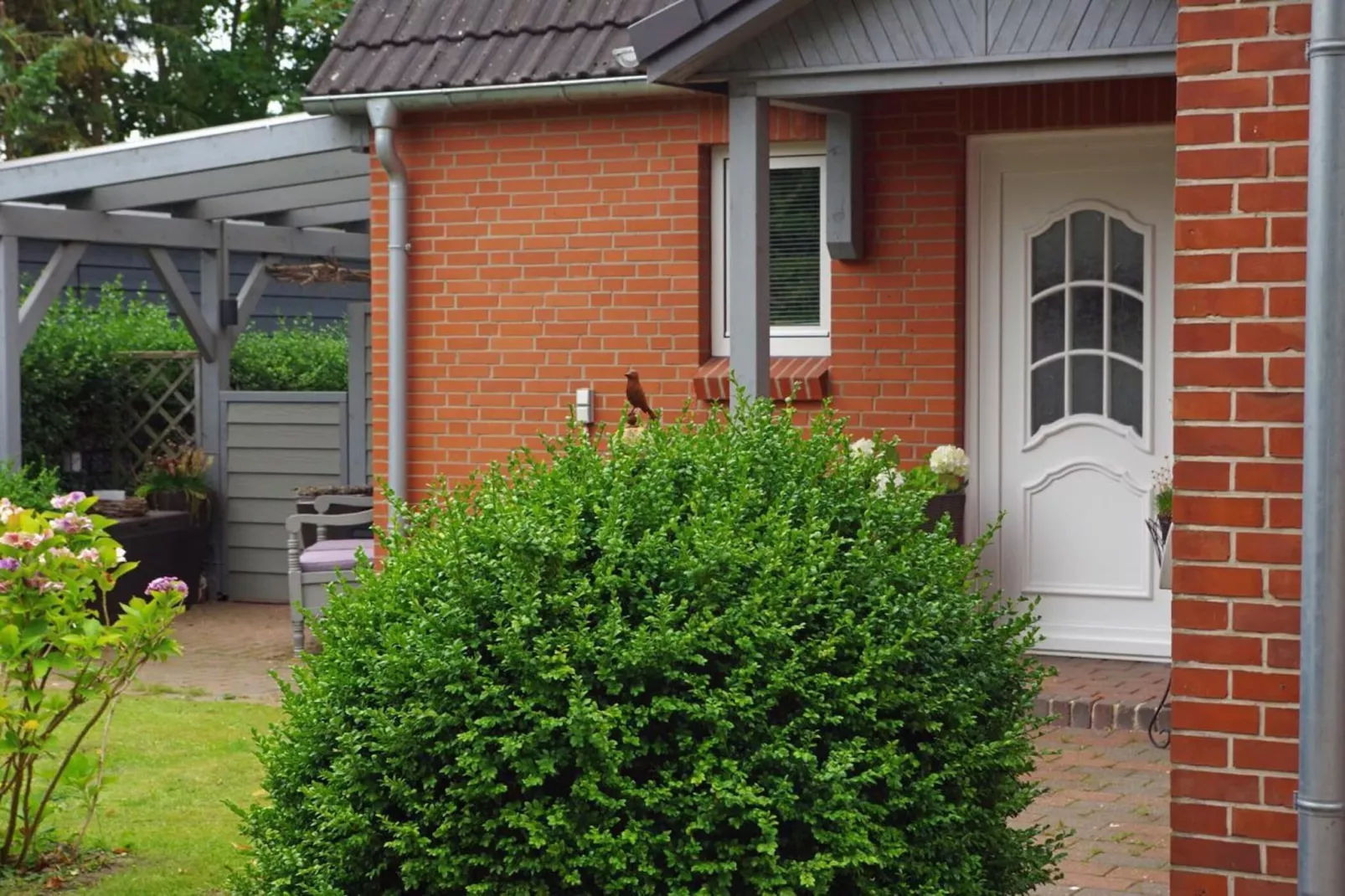 Niebüll-Ferienhaus Seebrise-Exterior in summer