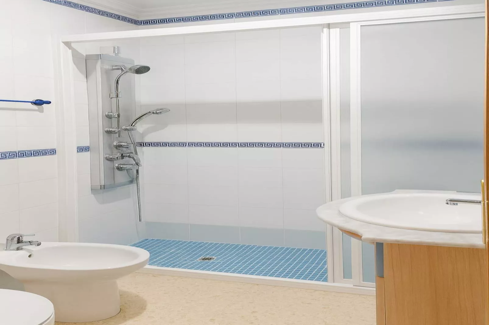 Chani 699360706 1-Badezimmer