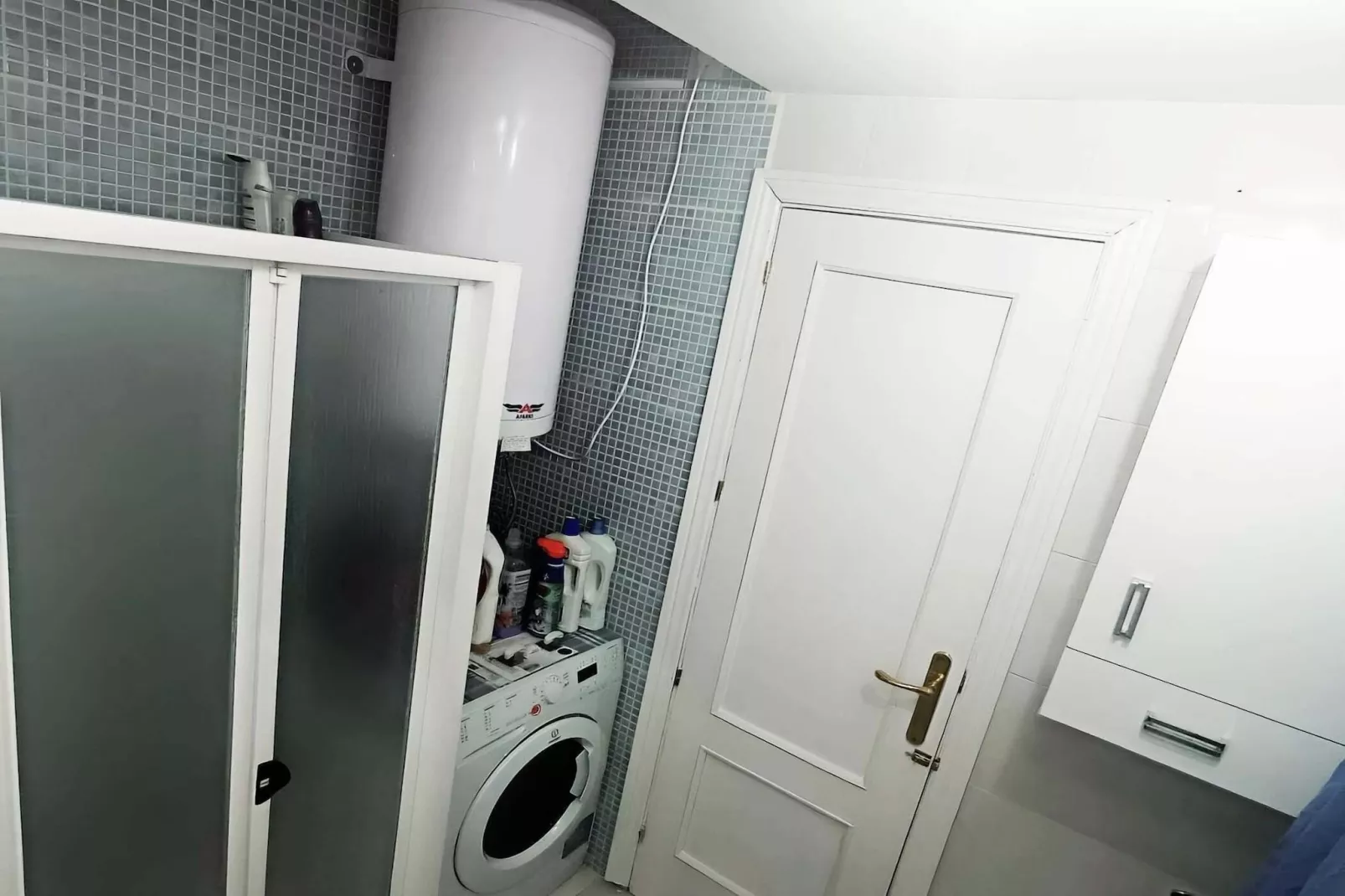 1369-Ginebra-Bathroom