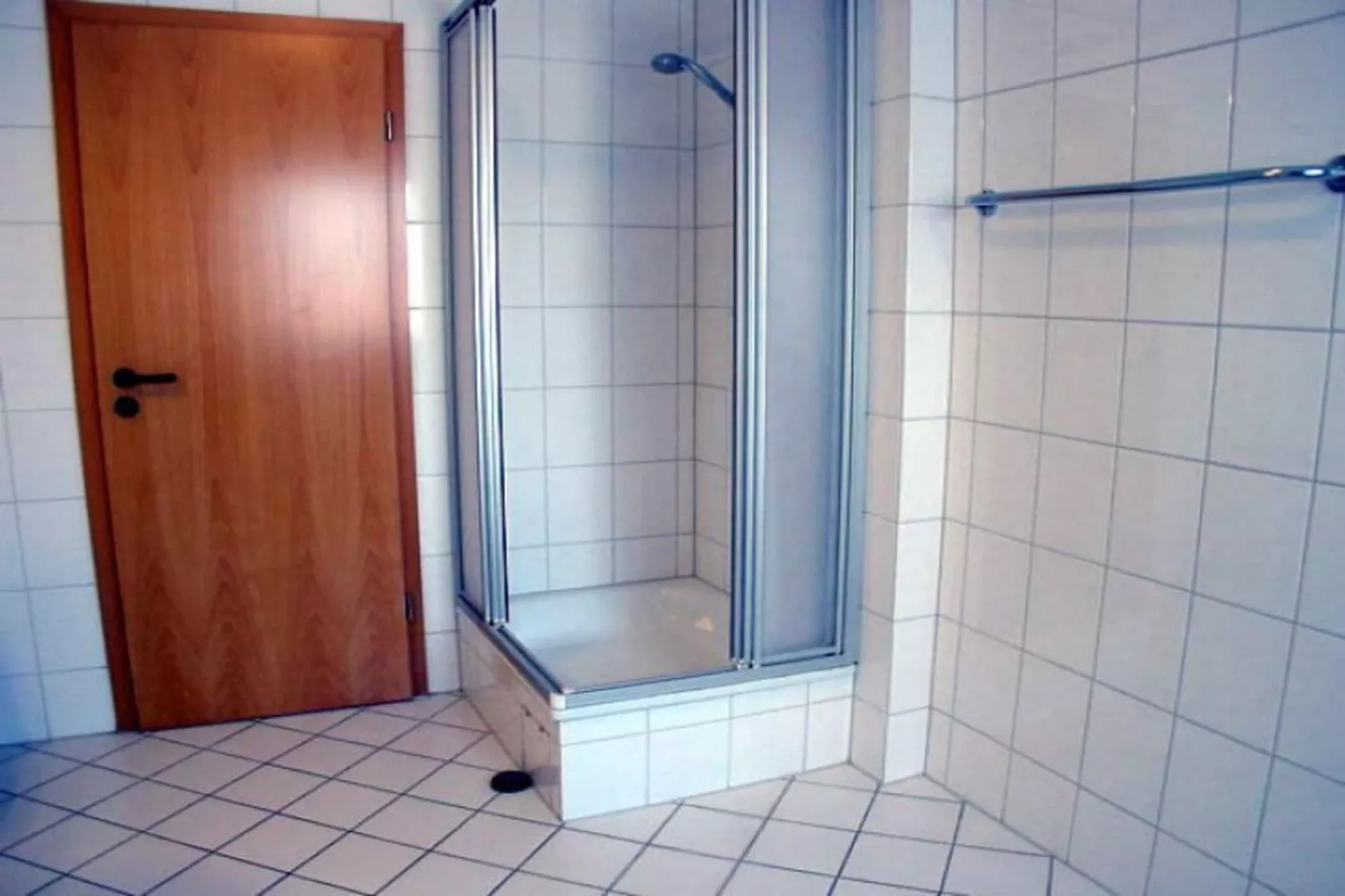 3-Raum-App B-12 65 qm 1 OG-Bathroom