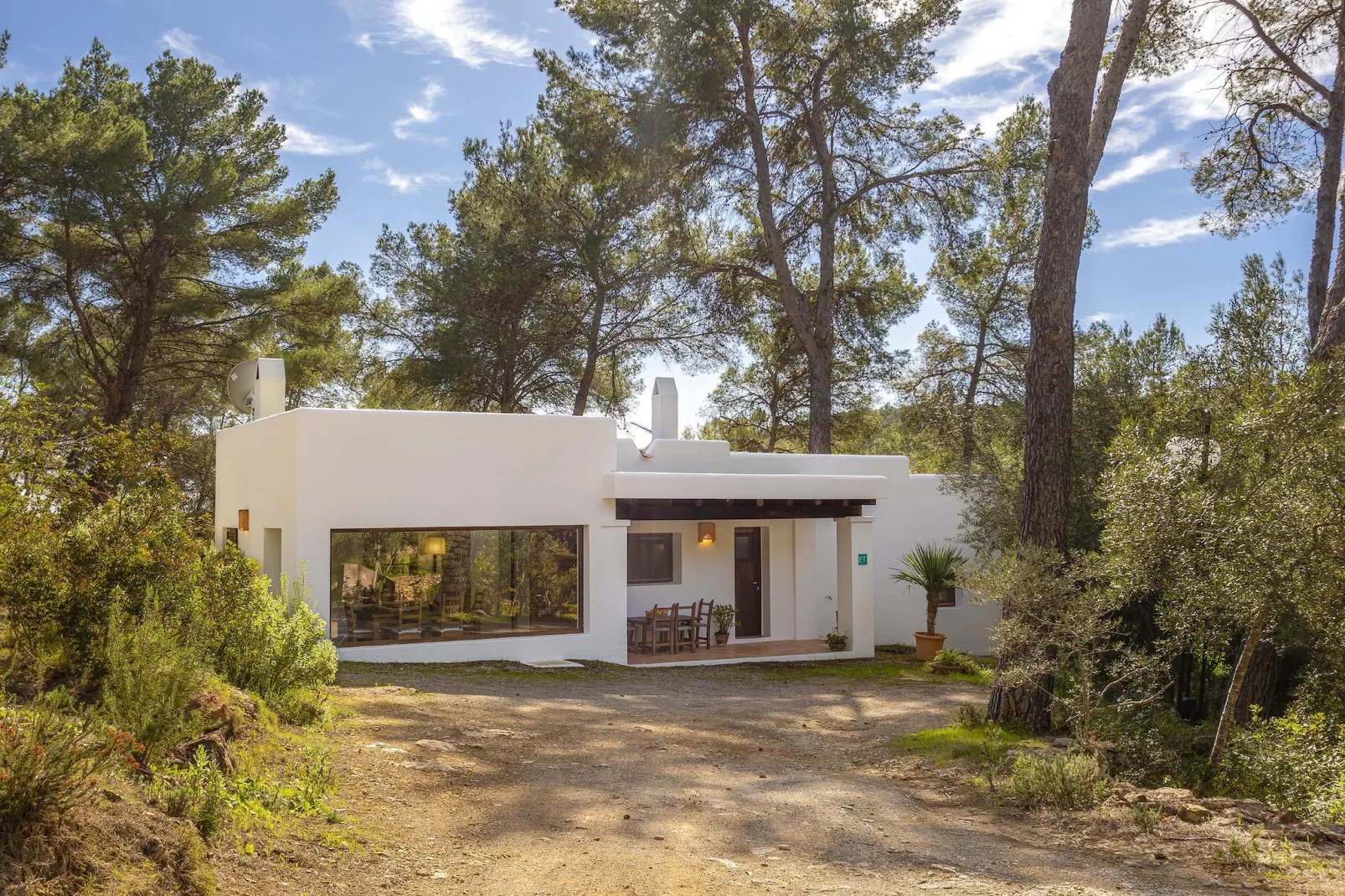 El Secreto - Exterior in summer